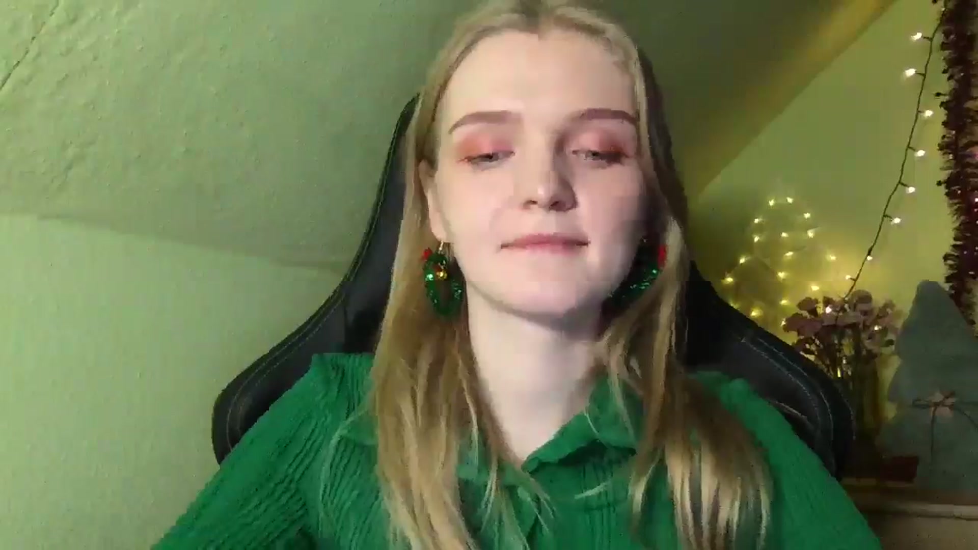 Gallery image thumbnail from Lovely_Kitten's myfreecams stream on, 12/24/2025, 17:12 image 4 of 20