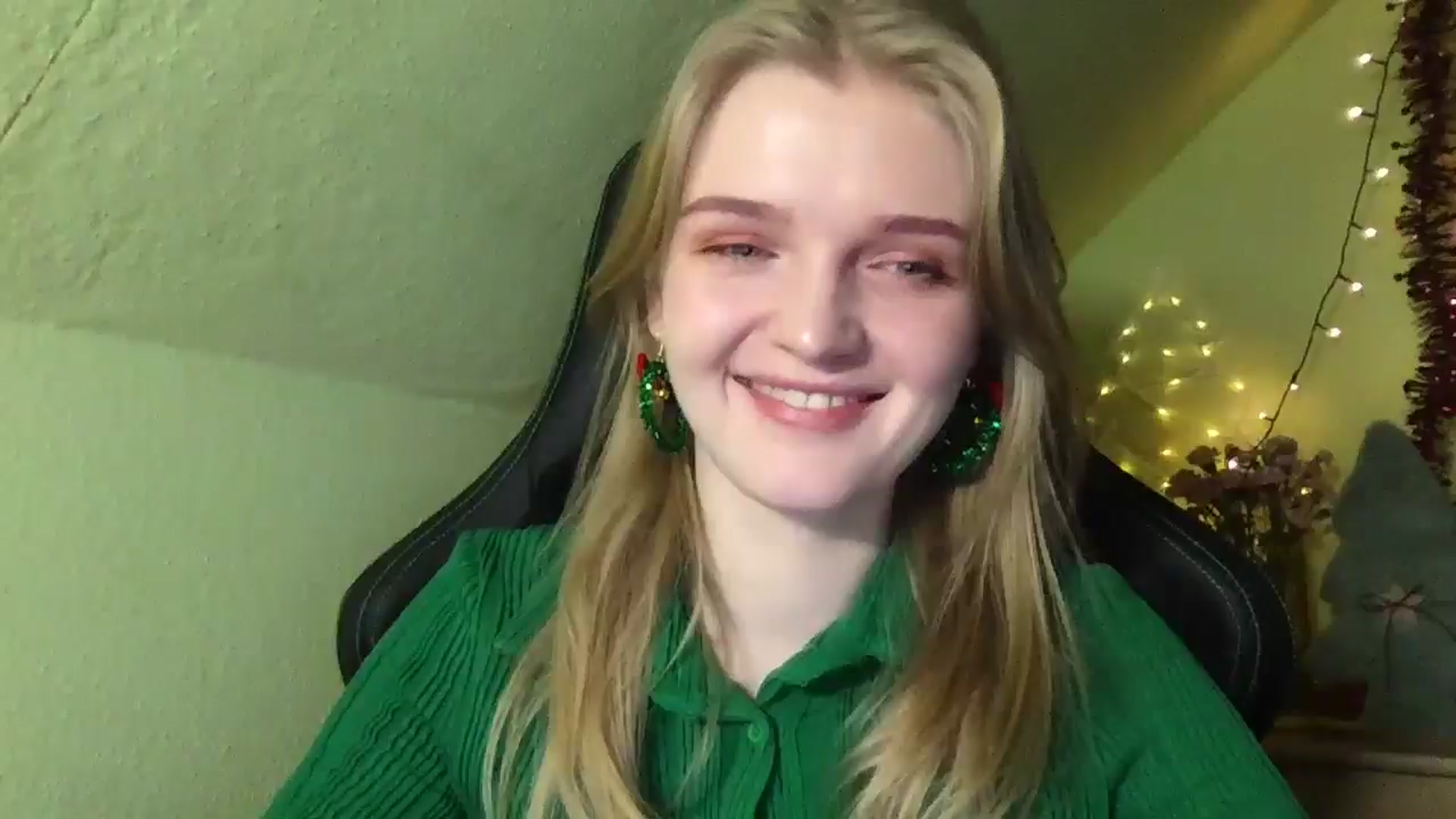 Gallery image thumbnail from Lovely_Kitten's myfreecams stream on, 12/24/2025, 17:12 image 10 of 20