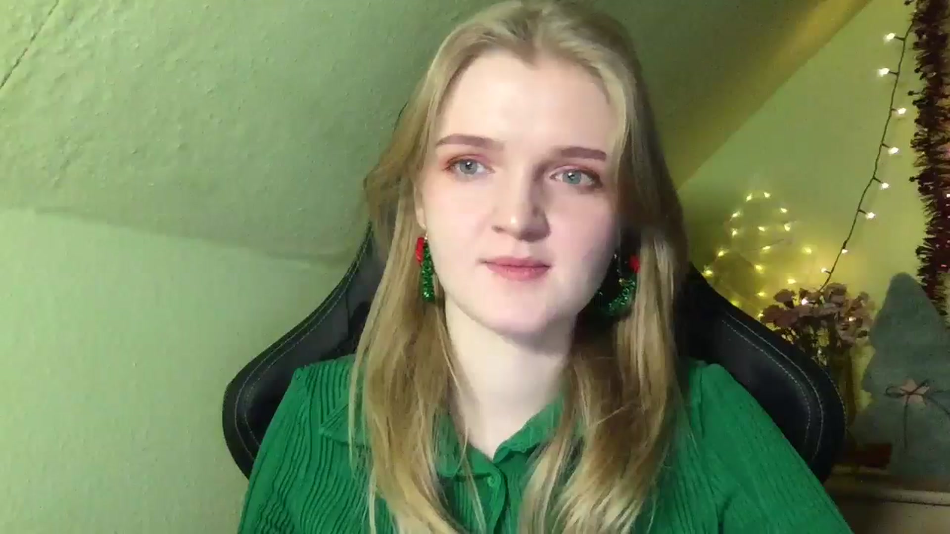Gallery image thumbnail from Lovely_Kitten's myfreecams stream on, 12/24/2025, 17:12 image 19 of 20