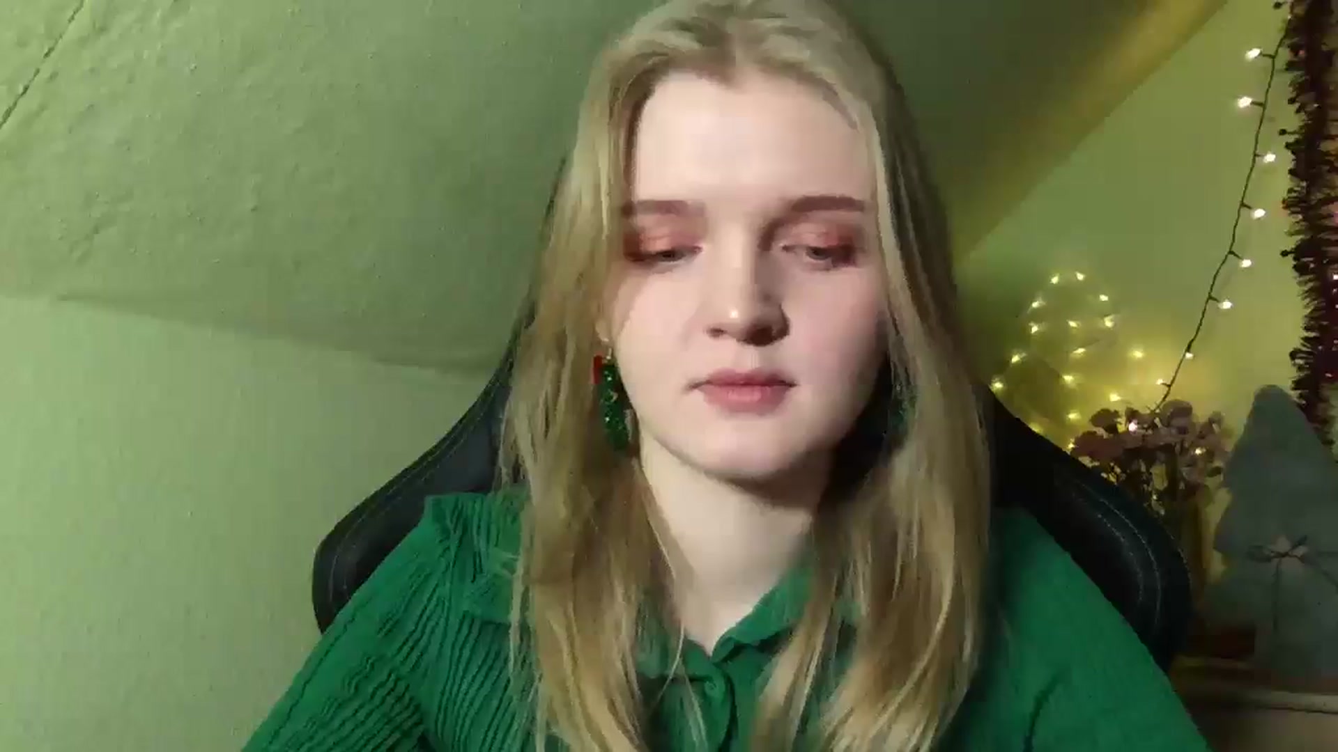 Gallery image thumbnail from Lovely_Kitten's myfreecams stream on, 12/24/2025, 17:12 image 18 of 20
