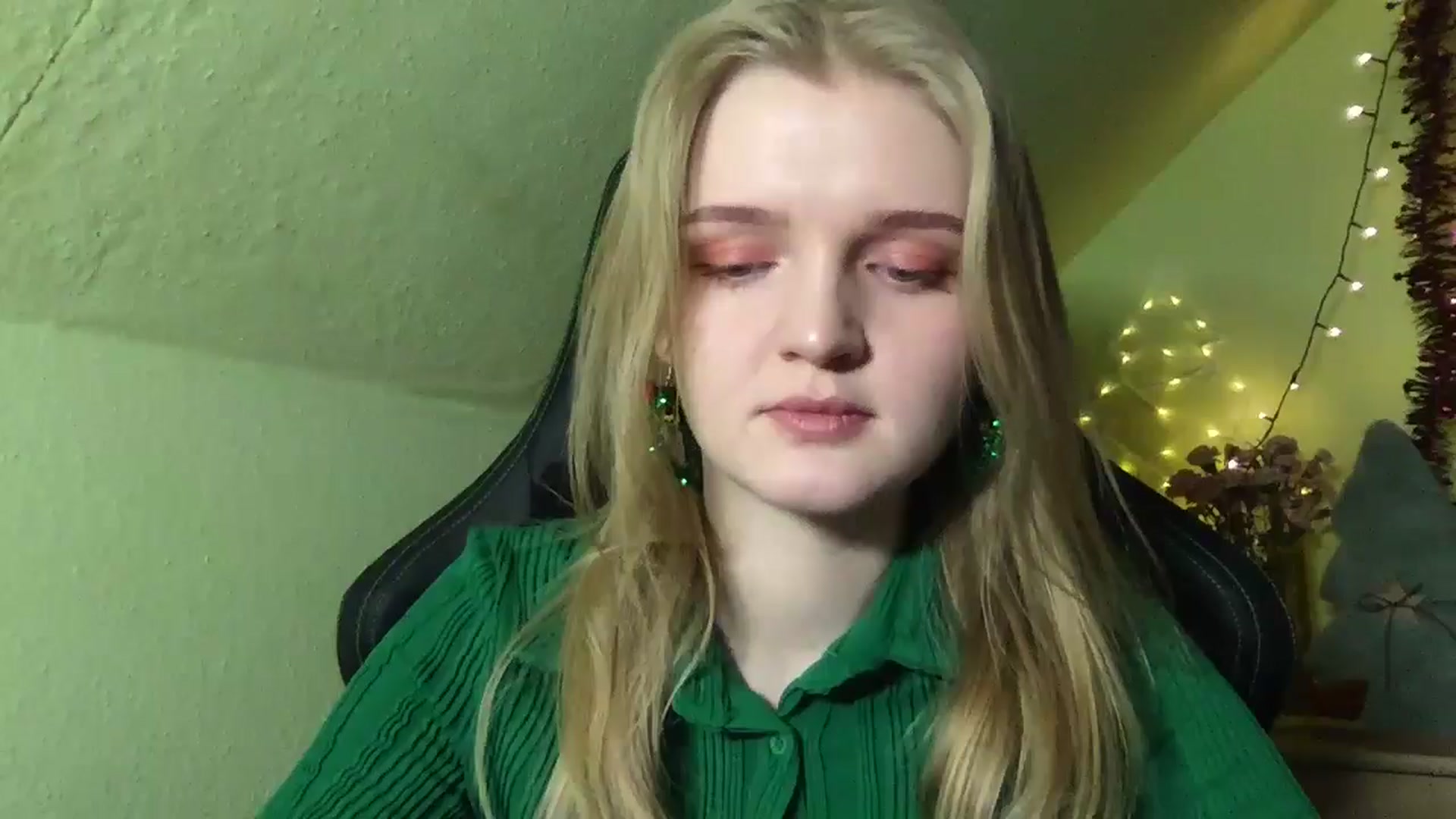 Gallery image thumbnail from Lovely_Kitten's myfreecams stream on, 12/24/2025, 17:12 image 9 of 20