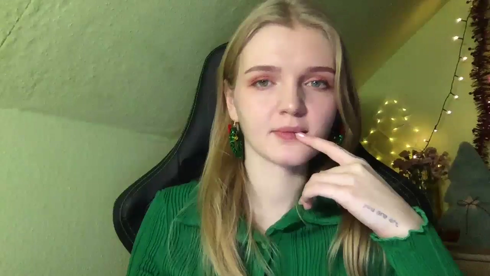 Gallery image thumbnail from Lovely_Kitten's myfreecams stream on, 12/24/2025, 17:12 image 5 of 20