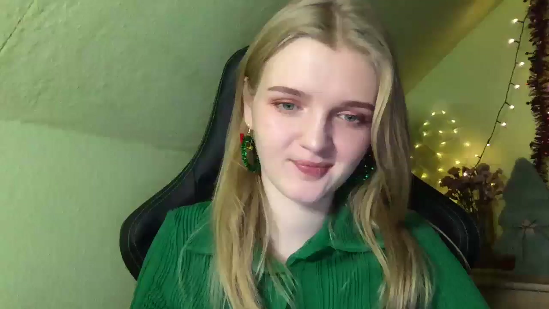 Gallery image thumbnail from Lovely_Kitten's myfreecams stream on, 12/24/2025, 17:12 image 3 of 20