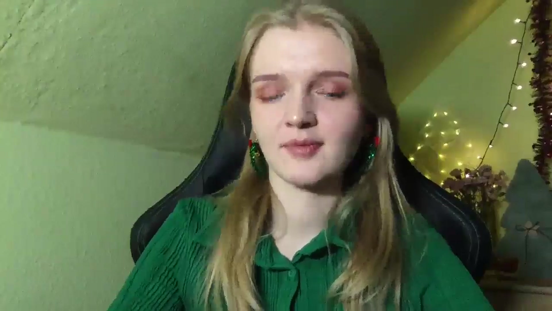Gallery image thumbnail from Lovely_Kitten's myfreecams stream on, 12/24/2025, 17:12 image 7 of 20