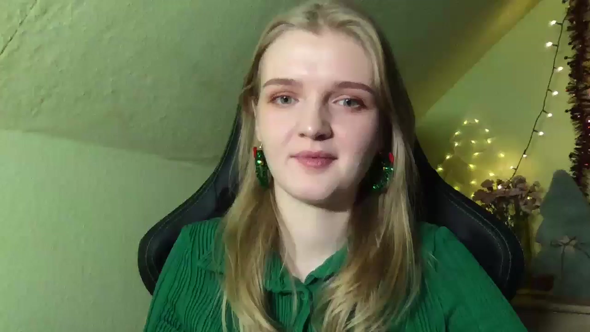 Gallery image thumbnail from Lovely_Kitten's myfreecams stream on, 12/24/2025, 17:12 image 13 of 20