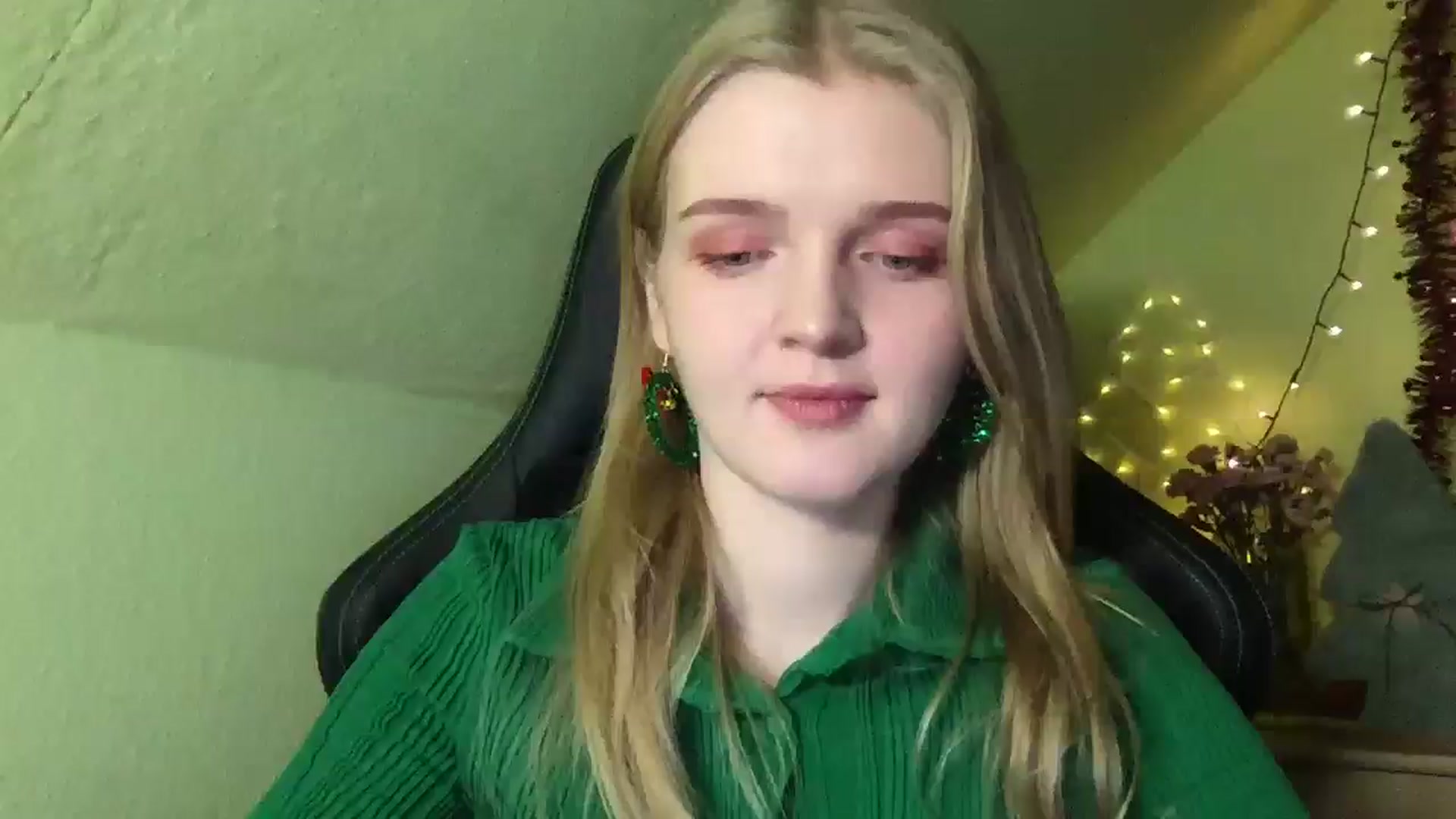 Gallery image thumbnail from Lovely_Kitten's myfreecams stream on, 12/24/2025, 17:12 image 1 of 20