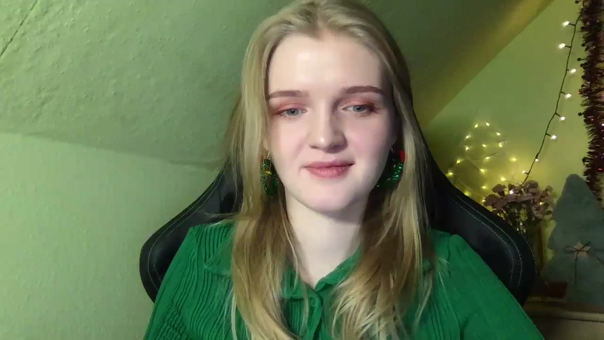 Gallery image thumbnail from Lovely_Kitten's myfreecams stream on, 12/24/2025, 17:12 image 12 of 20