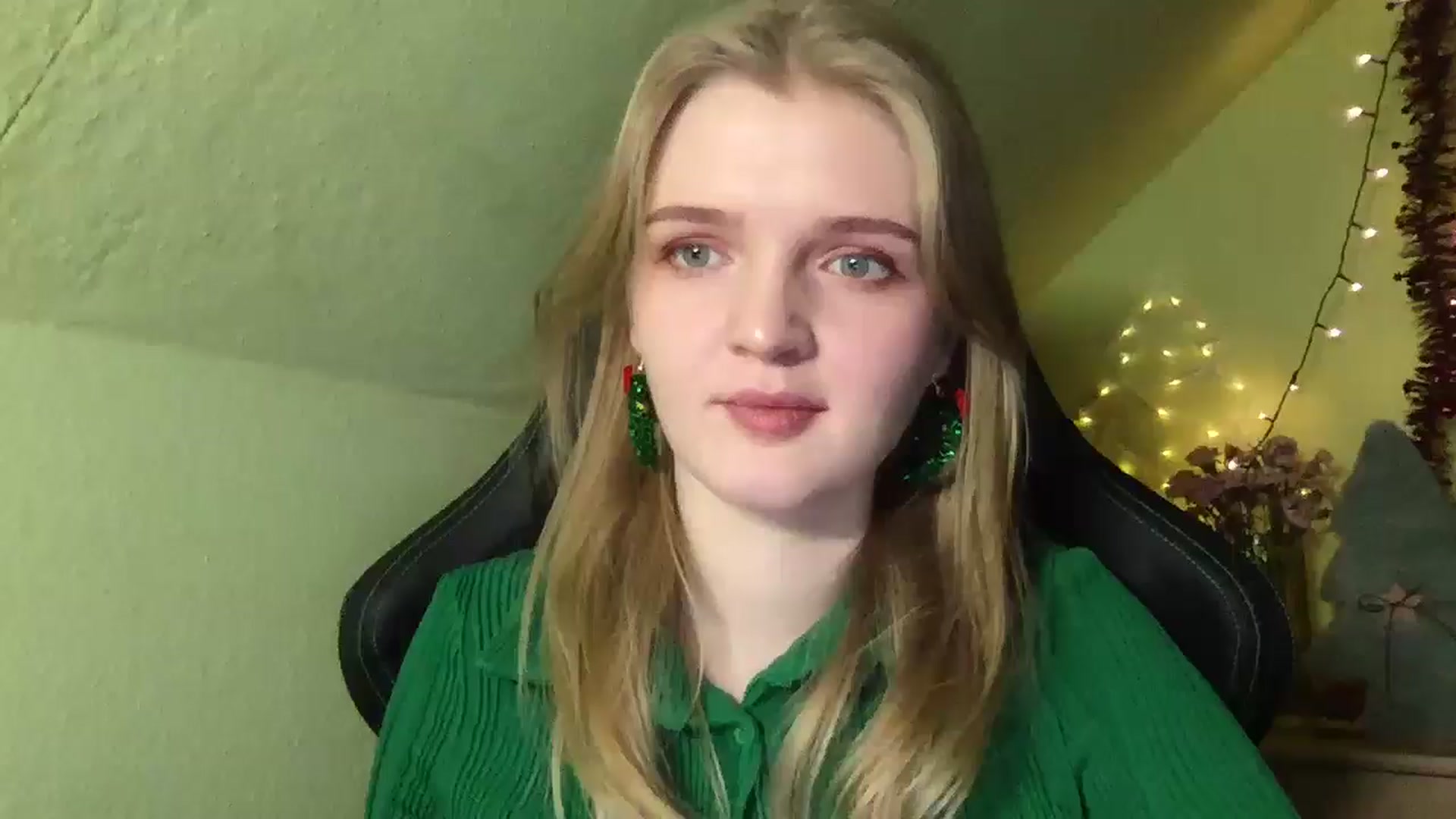 Gallery image thumbnail from Lovely_Kitten's myfreecams stream on, 12/24/2025, 17:12 image 20 of 20