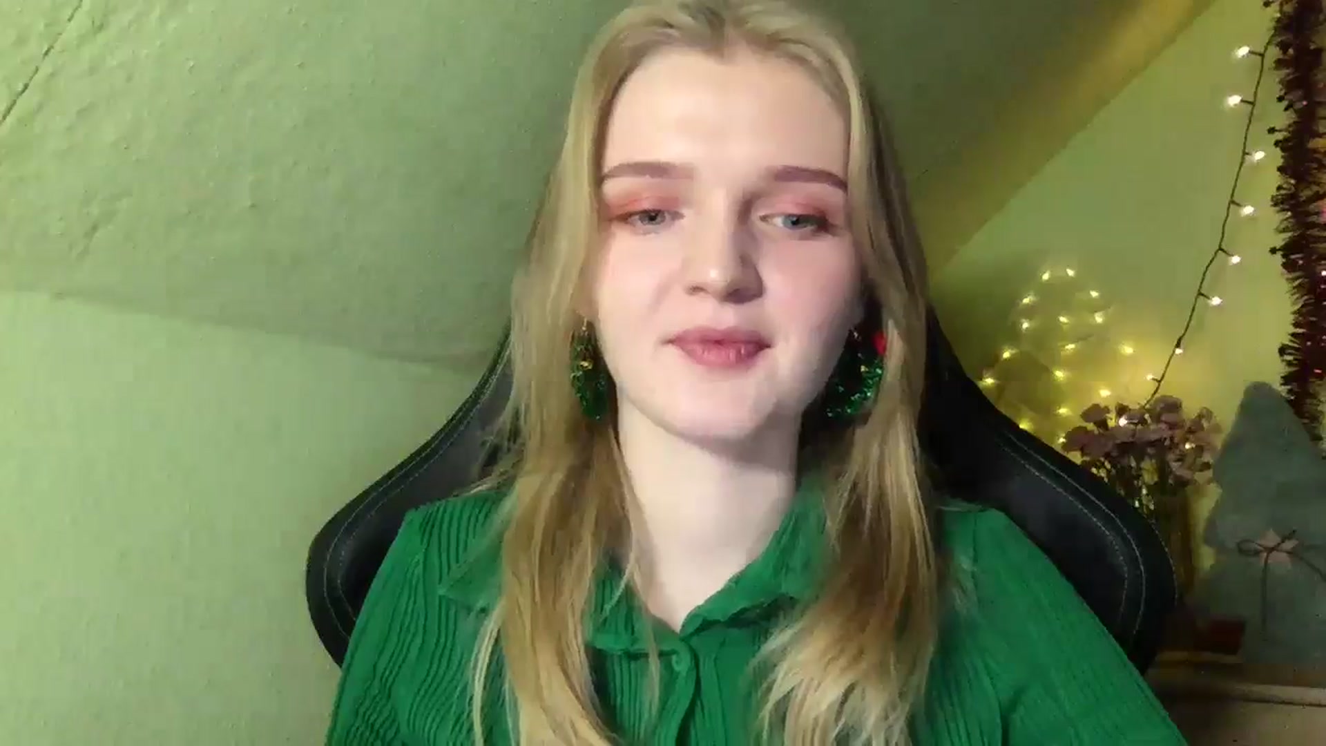 Gallery image thumbnail from Lovely_Kitten's myfreecams stream on, 12/24/2025, 17:12 image 11 of 20