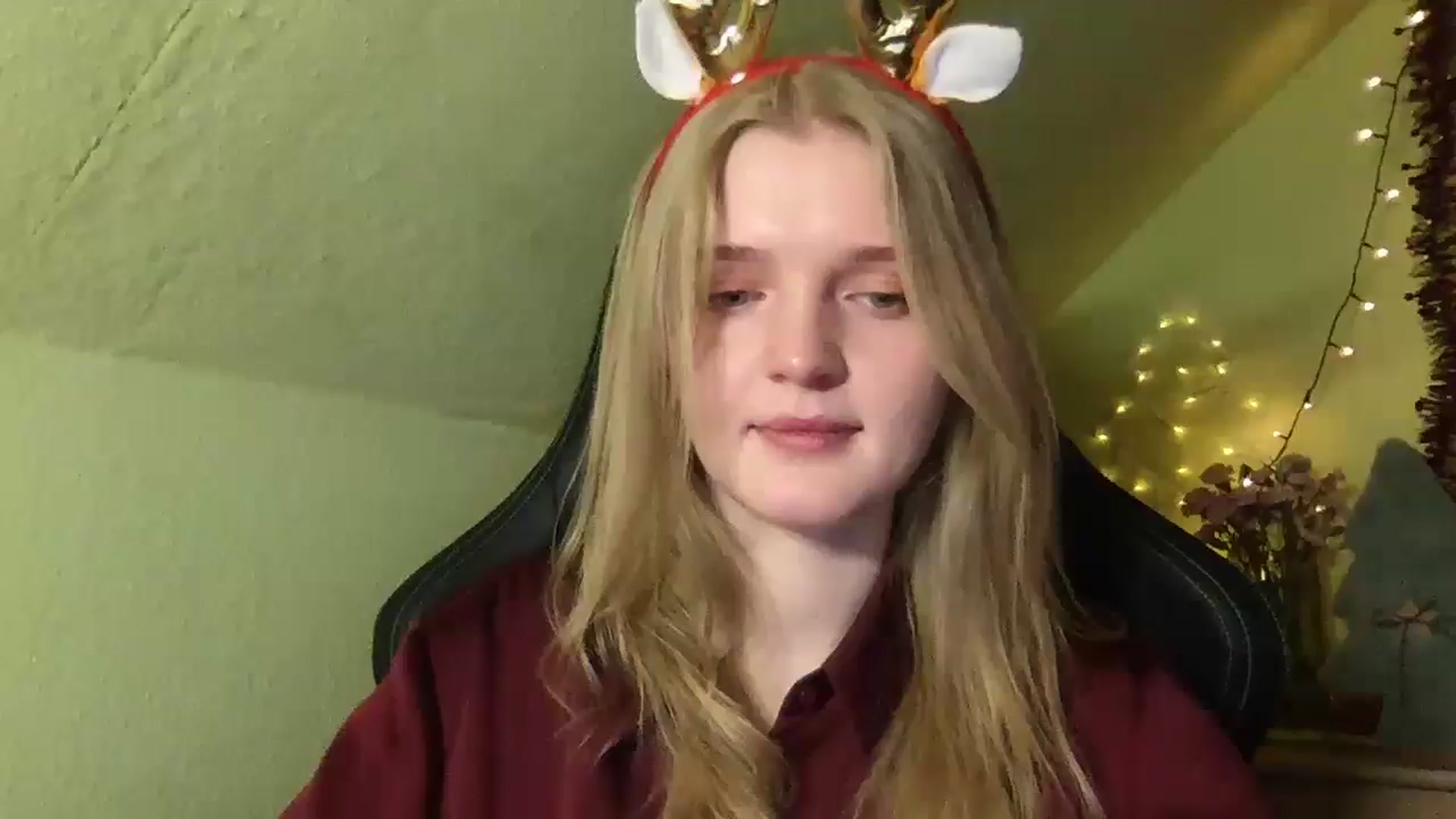 Gallery image thumbnail from Lovely_Kitten's myfreecams stream on, 12/25/2025, 17:18 image 16 of 20