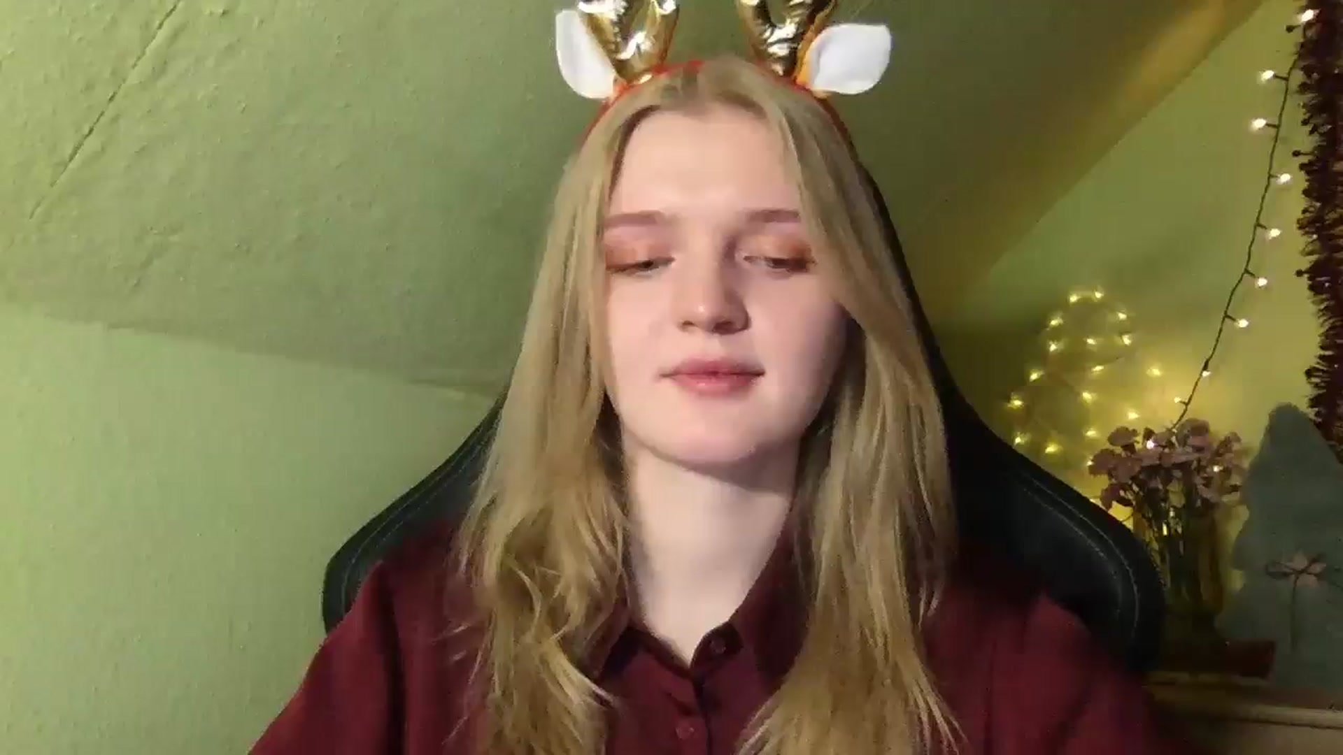 Gallery image thumbnail from Lovely_Kitten's myfreecams stream on, 12/25/2025, 17:18 image 1 of 20