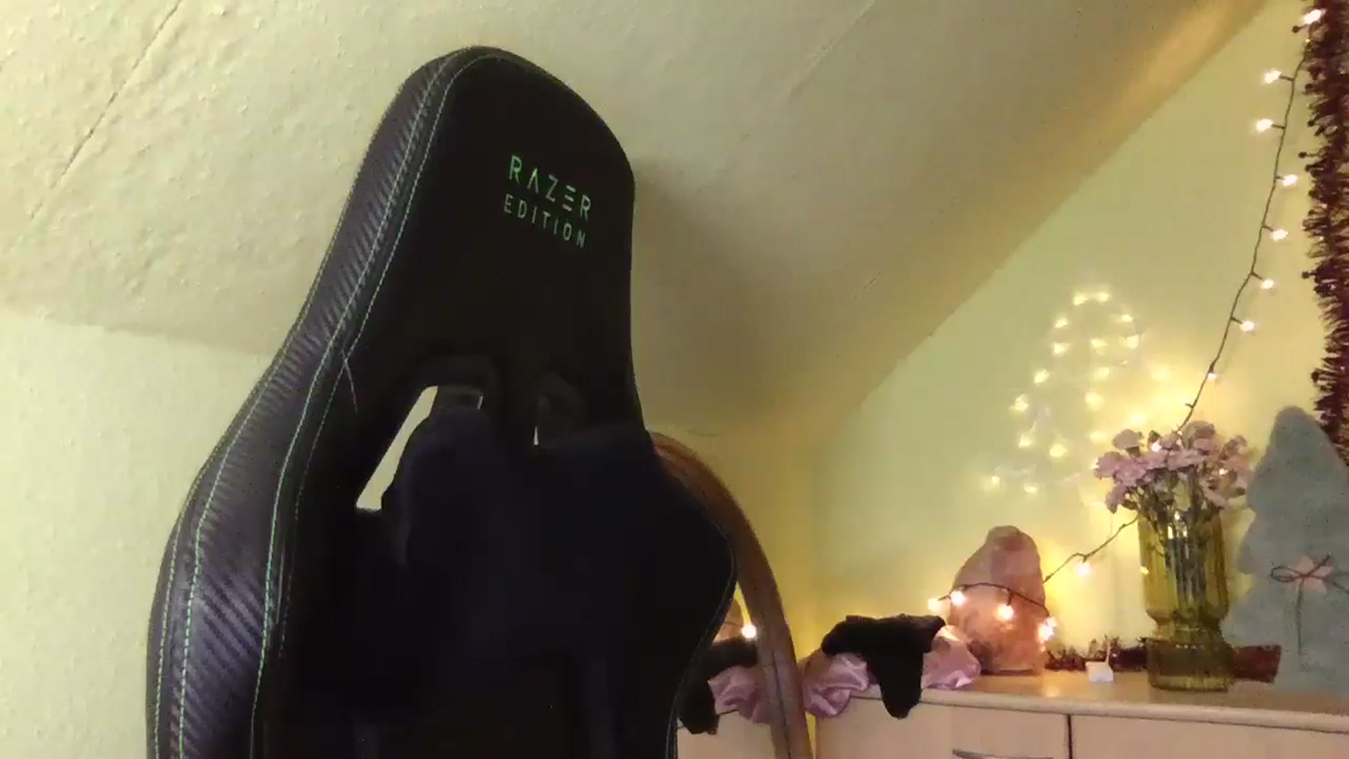 Gallery image thumbnail from Lovely_Kitten's myfreecams stream on, 12/25/2025, 17:18 image 18 of 20