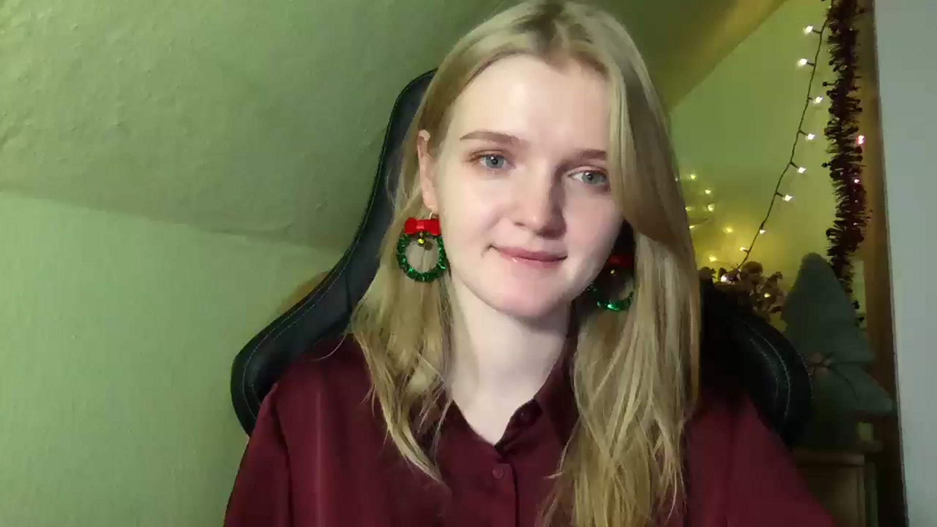 Gallery image thumbnail from Lovely_Kitten's myfreecams stream on, 12/25/2025, 20:32 image 2 of 20