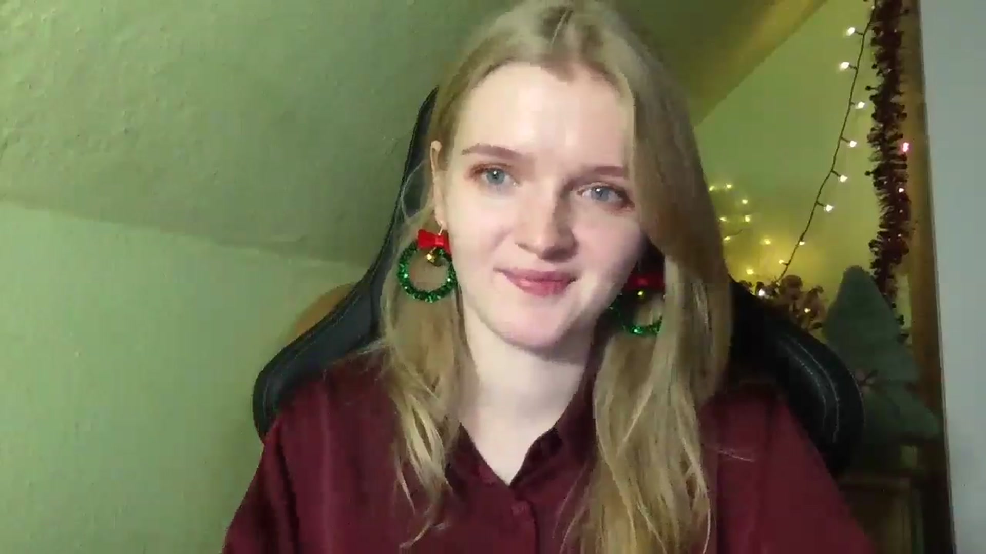 Gallery image thumbnail from Lovely_Kitten's myfreecams stream on, 12/25/2025, 20:32 image 16 of 20