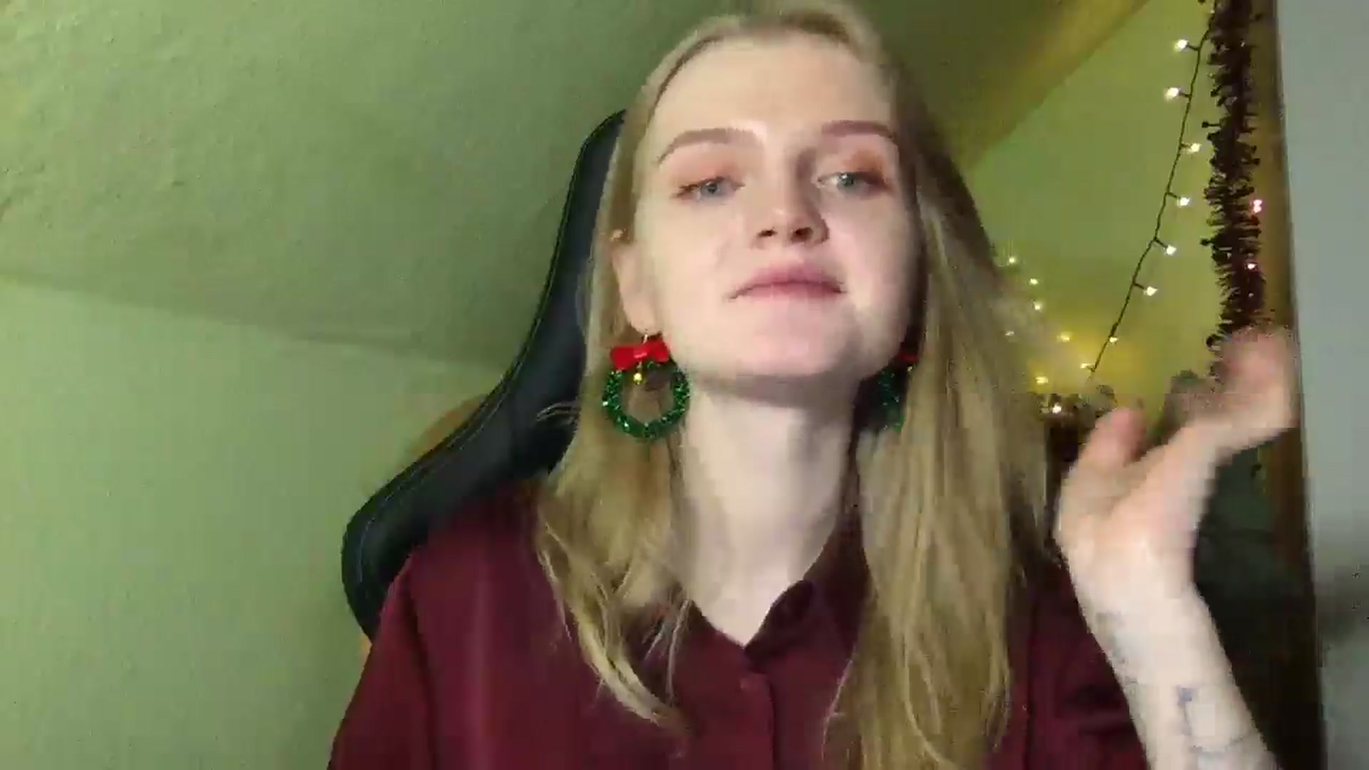 Gallery image thumbnail from Lovely_Kitten's myfreecams stream on, 12/25/2025, 20:32 image 4 of 20
