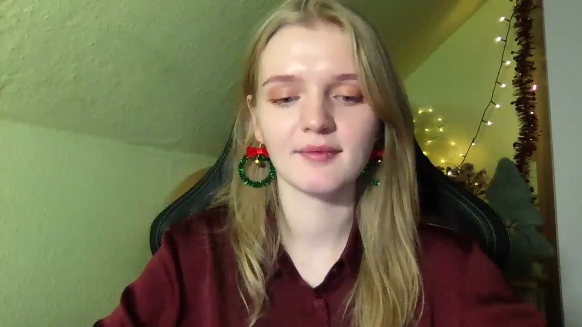 Gallery image thumbnail from Lovely_Kitten's myfreecams stream on, 12/25/2025, 20:32 image 19 of 20