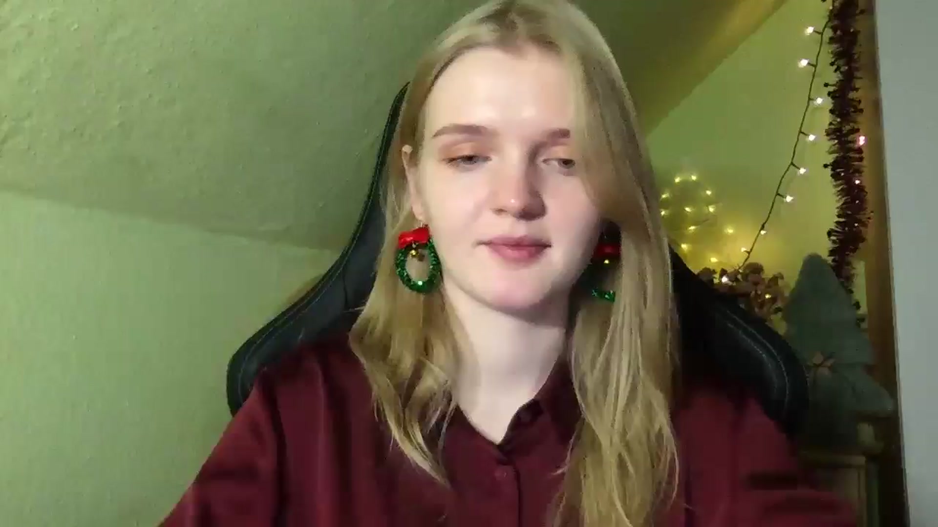 Gallery image thumbnail from Lovely_Kitten's myfreecams stream on, 12/25/2025, 20:32 image 1 of 20