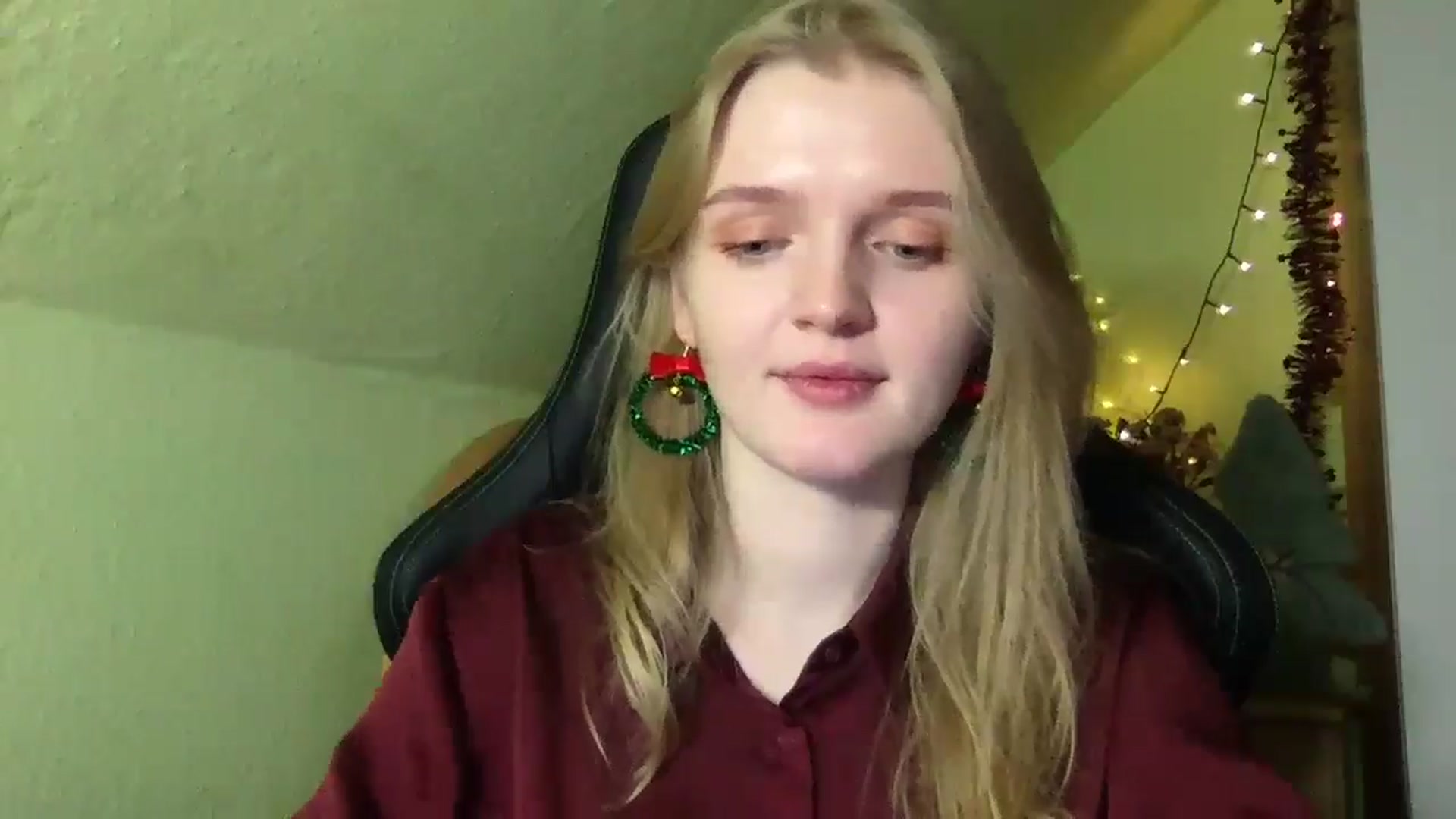 Gallery image thumbnail from Lovely_Kitten's myfreecams stream on, 12/25/2025, 20:32 image 14 of 20