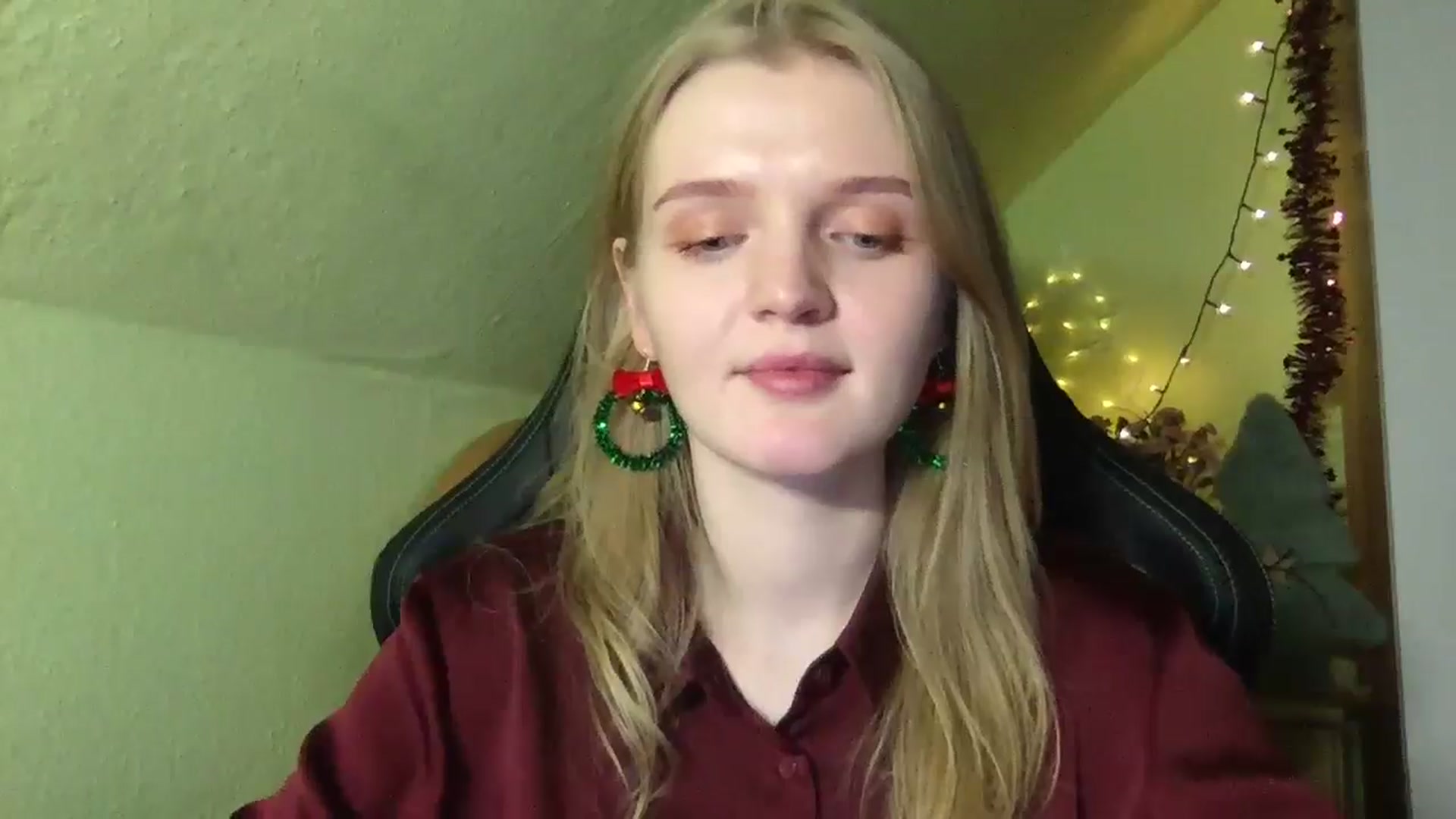 Gallery image thumbnail from Lovely_Kitten's myfreecams stream on, 12/25/2025, 20:32 image 18 of 20