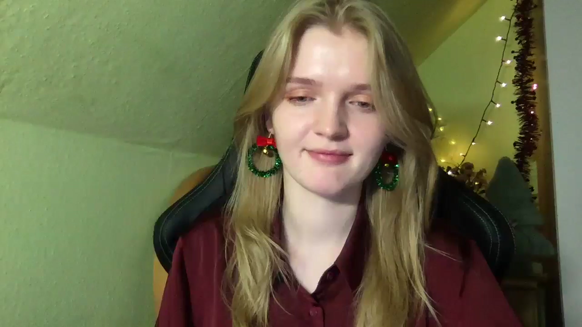 Gallery image thumbnail from Lovely_Kitten's myfreecams stream on, 12/25/2025, 22:26 image 17 of 20