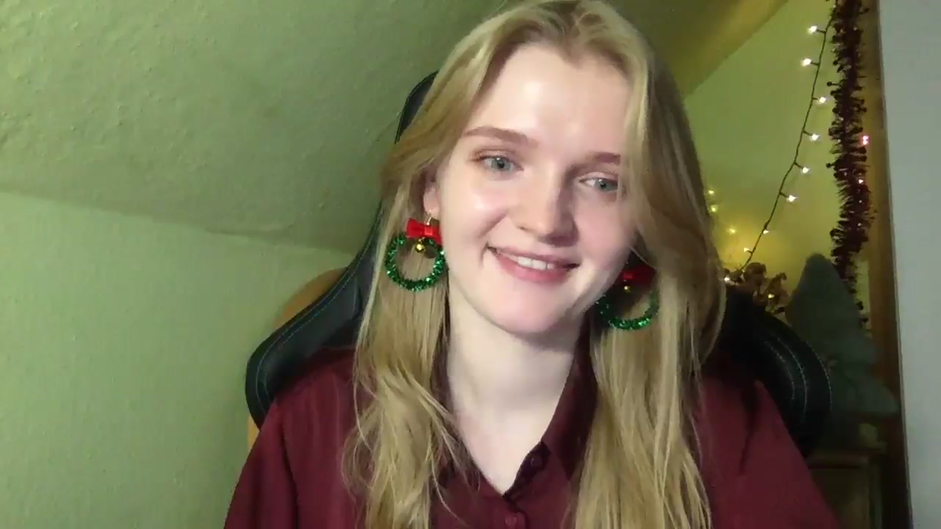 Gallery image thumbnail from Lovely_Kitten's myfreecams stream on, 12/25/2025, 22:26 image 15 of 20