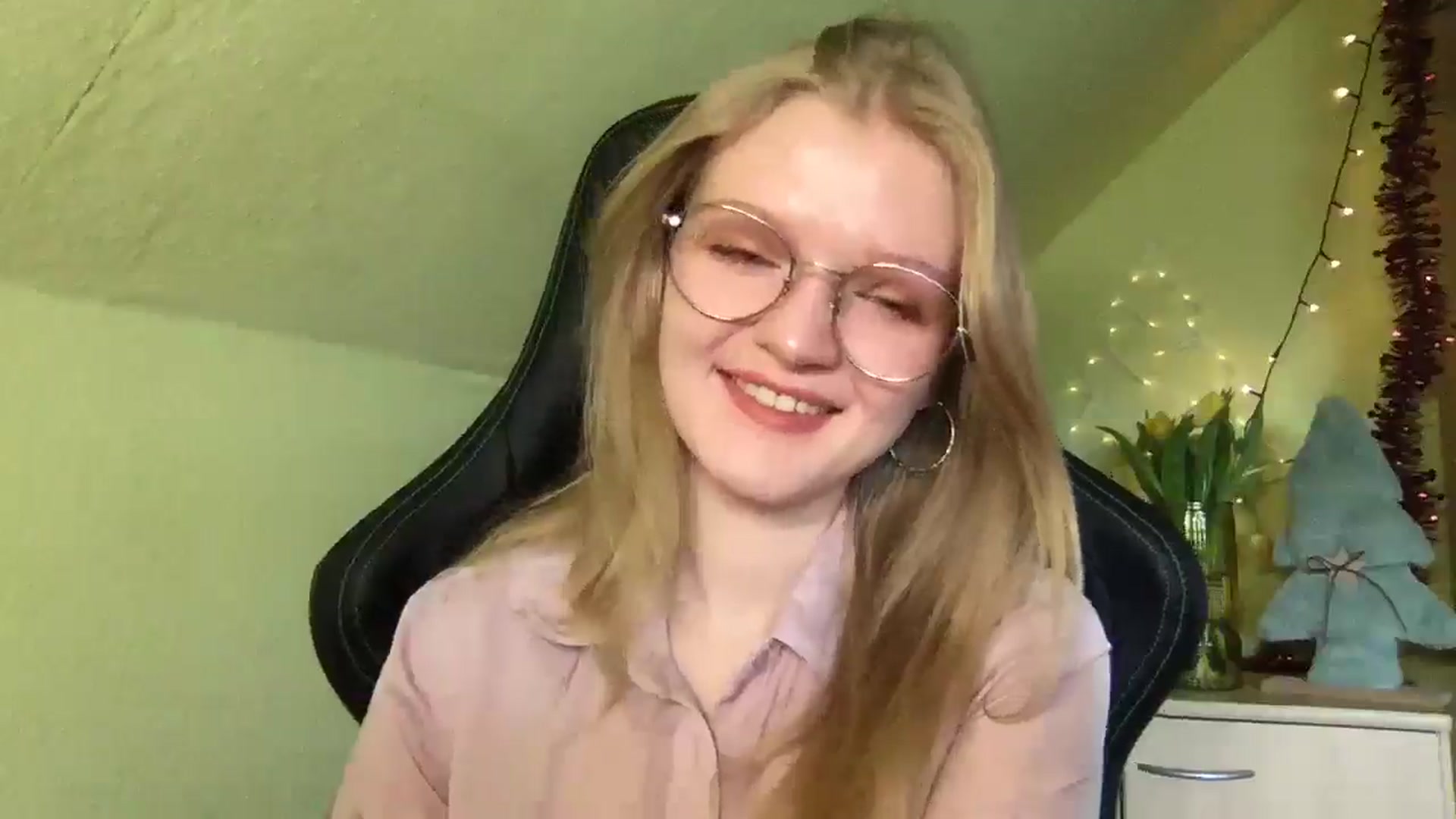 Gallery image thumbnail from Lovely_Kitten's myfreecams stream on, 01/13/2026, 13:04 image 17 of 20