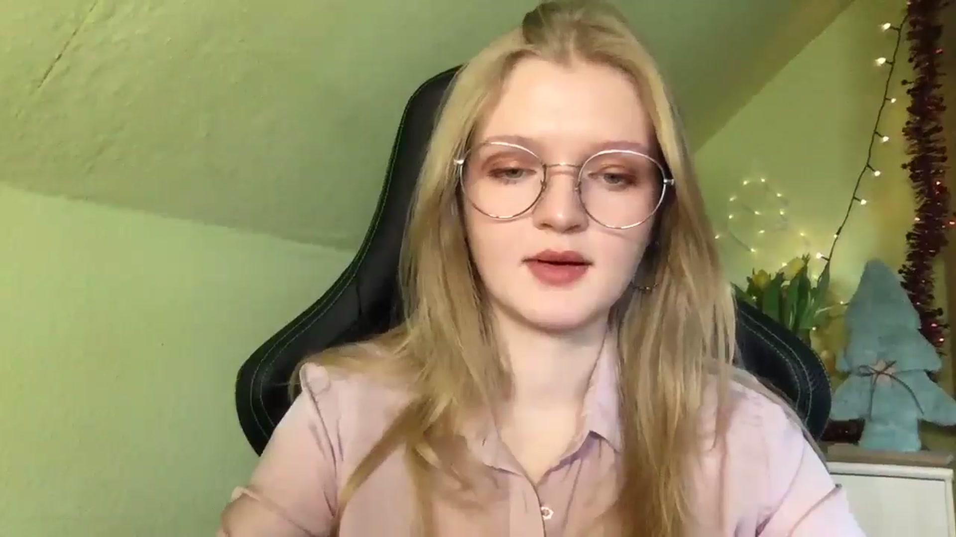 Gallery image thumbnail from Lovely_Kitten's myfreecams stream on, 01/13/2026, 13:04 image 19 of 20