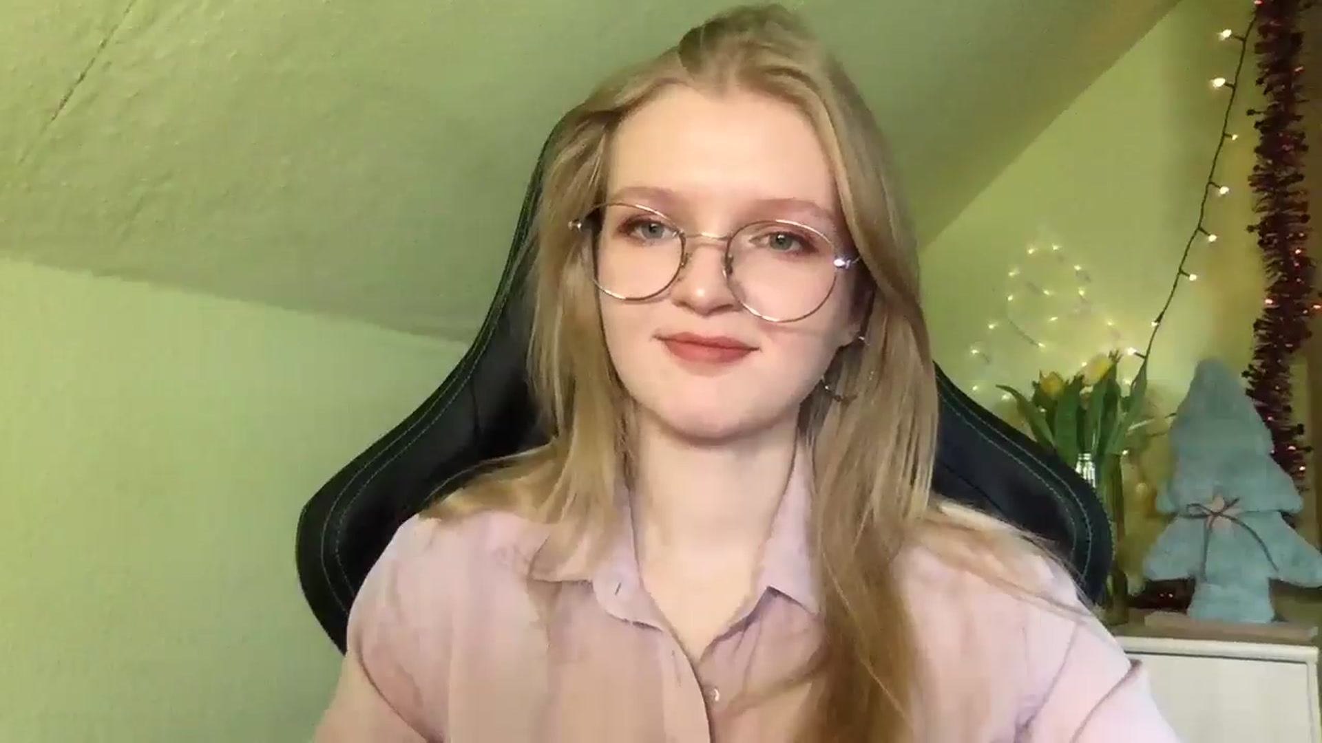Gallery image thumbnail from Lovely_Kitten's myfreecams stream on, 01/13/2026, 13:04 image 14 of 20