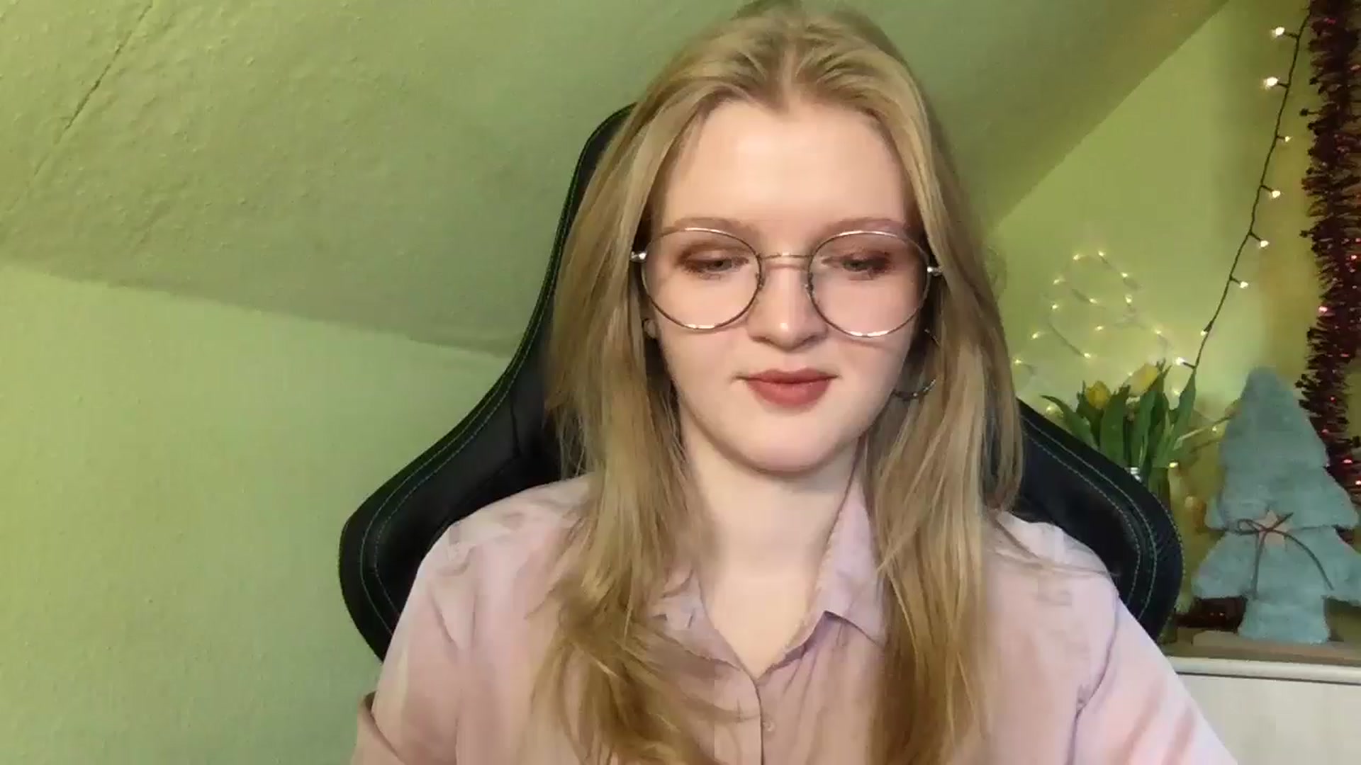 Gallery image thumbnail from Lovely_Kitten's myfreecams stream on, 01/13/2026, 13:04 image 6 of 20
