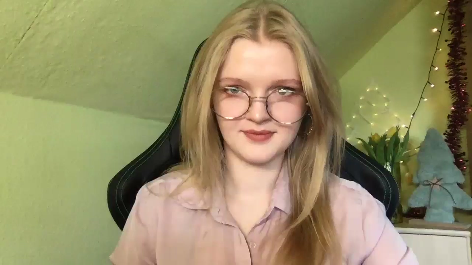 Gallery image thumbnail from Lovely_Kitten's myfreecams stream on, 01/13/2026, 13:04 image 11 of 20