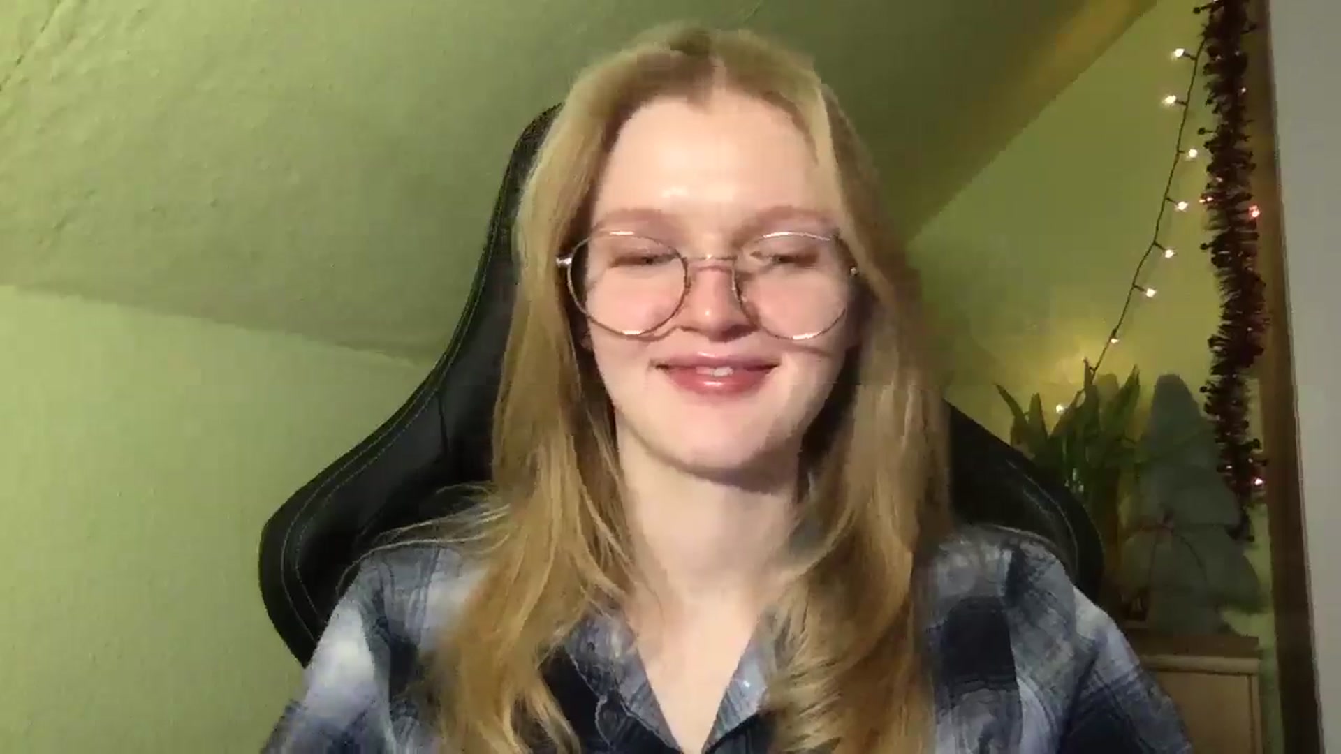 Gallery image thumbnail from Lovely_Kitten's myfreecams stream on, 01/14/2026, 16:57 image 17 of 20