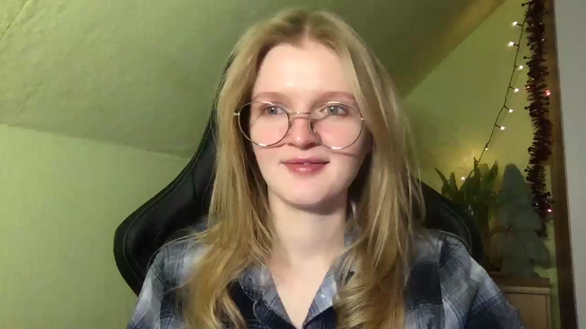Gallery image thumbnail from Lovely_Kitten's myfreecams stream on, 01/14/2026, 16:57 image 13 of 20