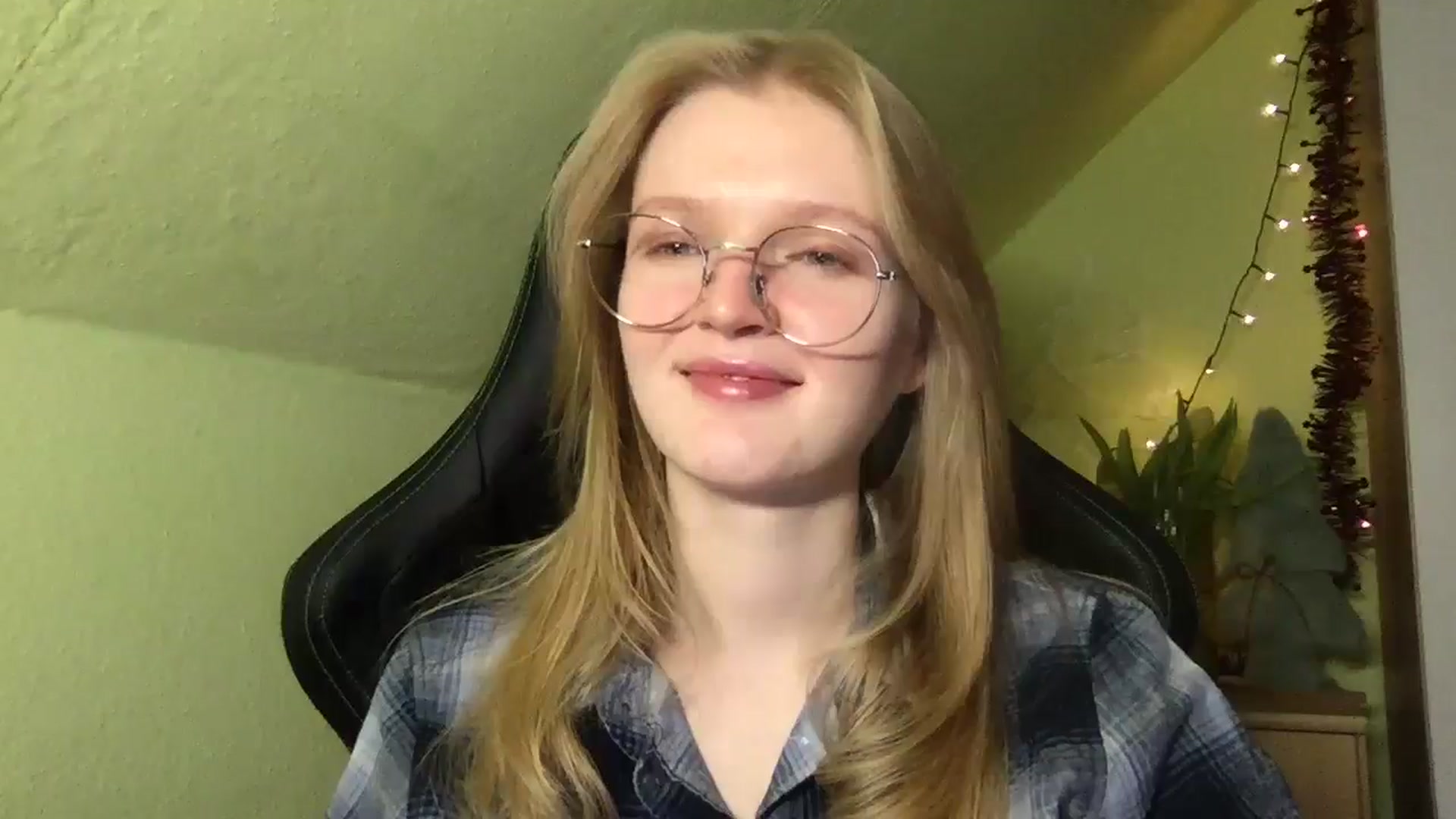 Gallery image thumbnail from Lovely_Kitten's myfreecams stream on, 01/14/2026, 16:57 image 16 of 20