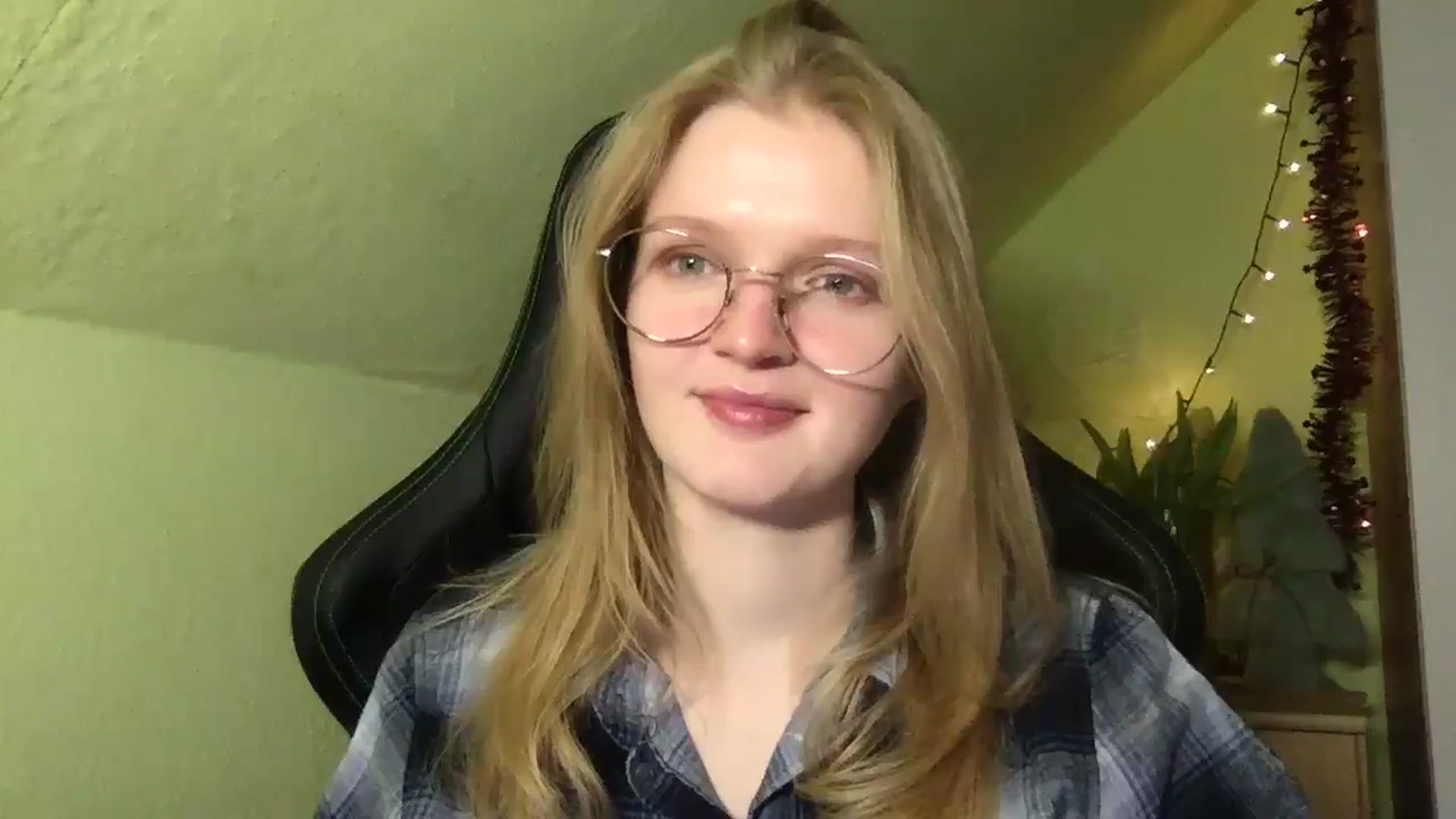 Gallery image thumbnail from Lovely_Kitten's myfreecams stream on, 01/14/2026, 16:57 image 20 of 20