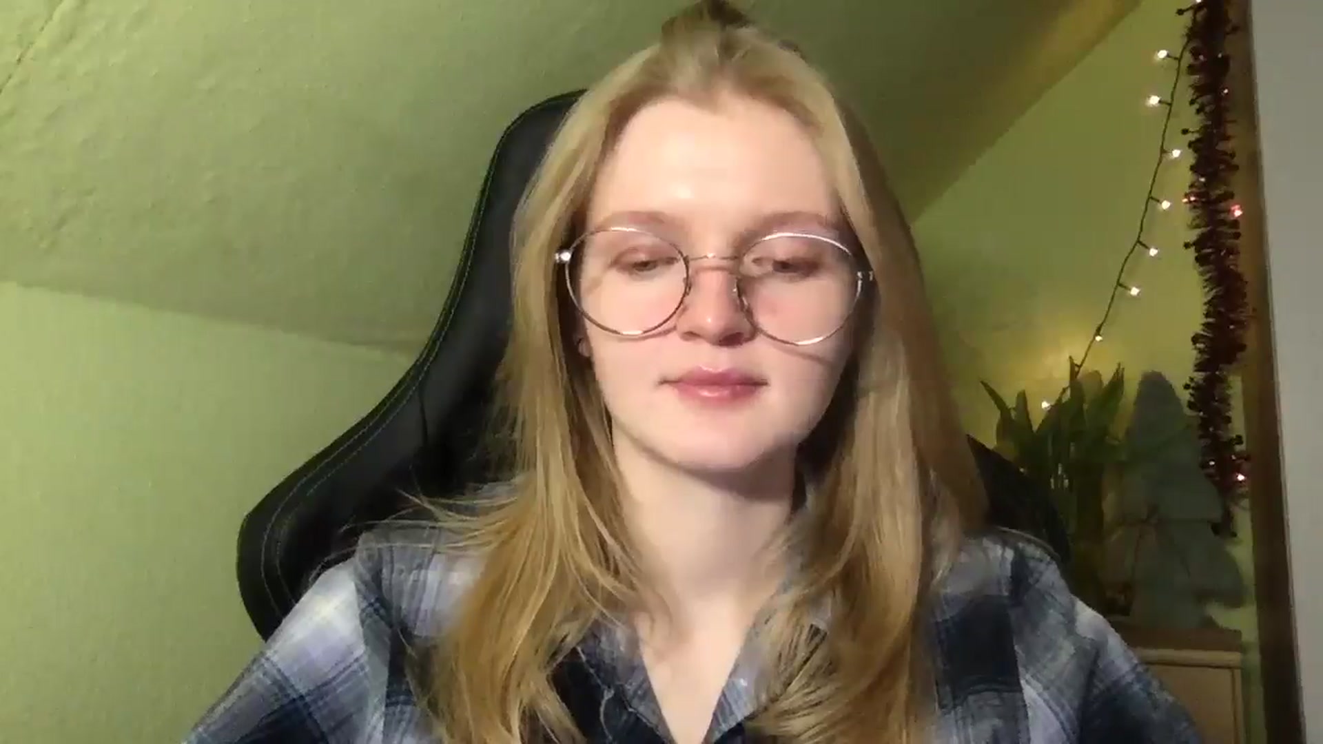 Gallery image thumbnail from Lovely_Kitten's myfreecams stream on, 01/14/2026, 16:57 image 19 of 20