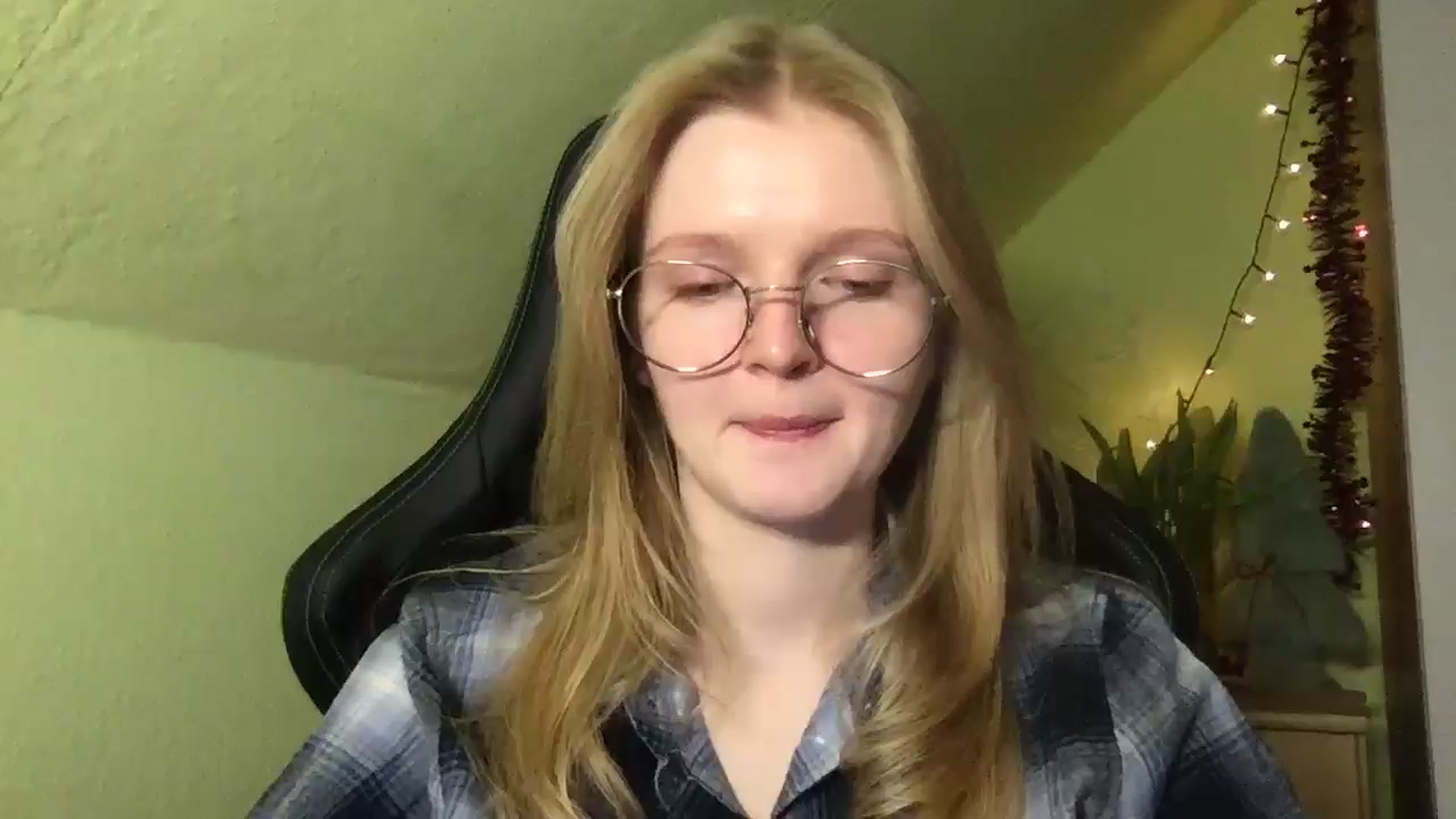 Gallery image thumbnail from Lovely_Kitten's myfreecams stream on, 01/14/2026, 16:57 image 14 of 20
