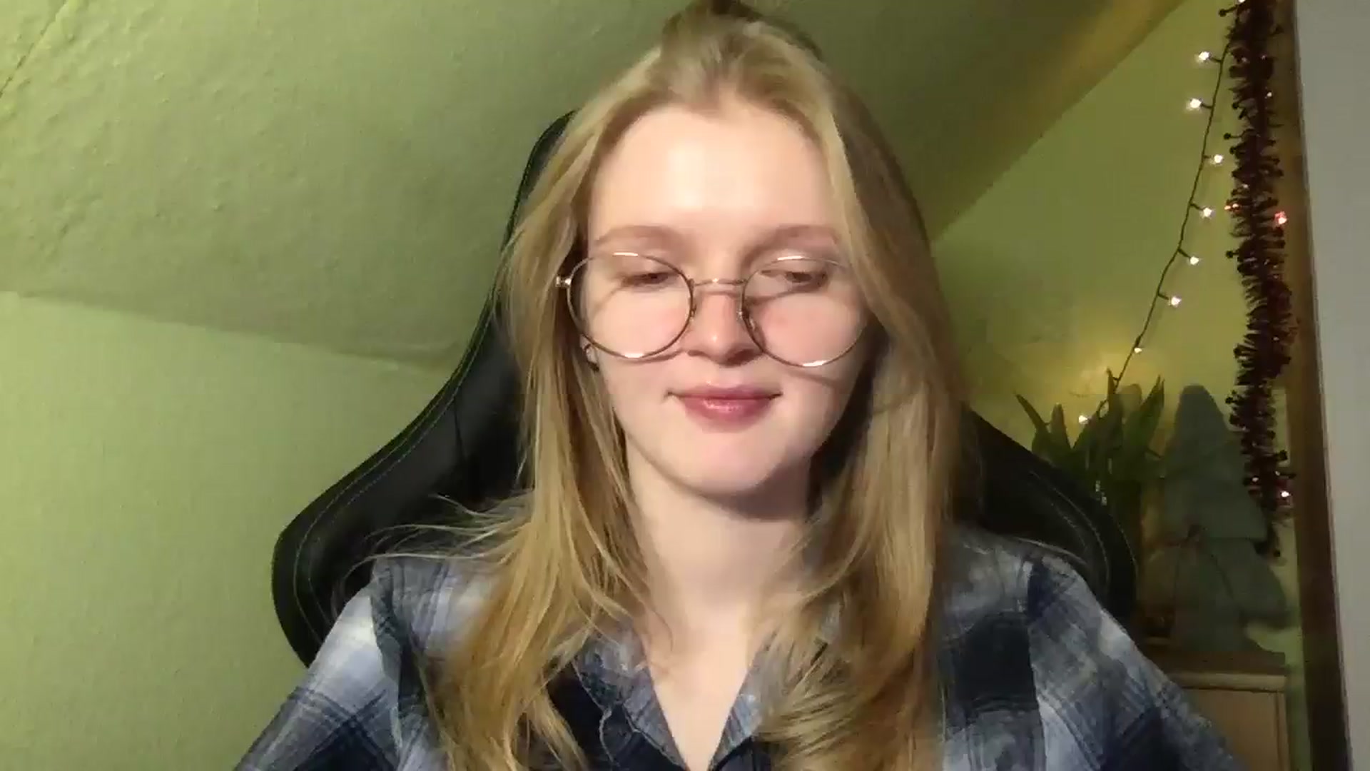 Gallery image thumbnail from Lovely_Kitten's myfreecams stream on, 01/14/2026, 16:57 image 18 of 20
