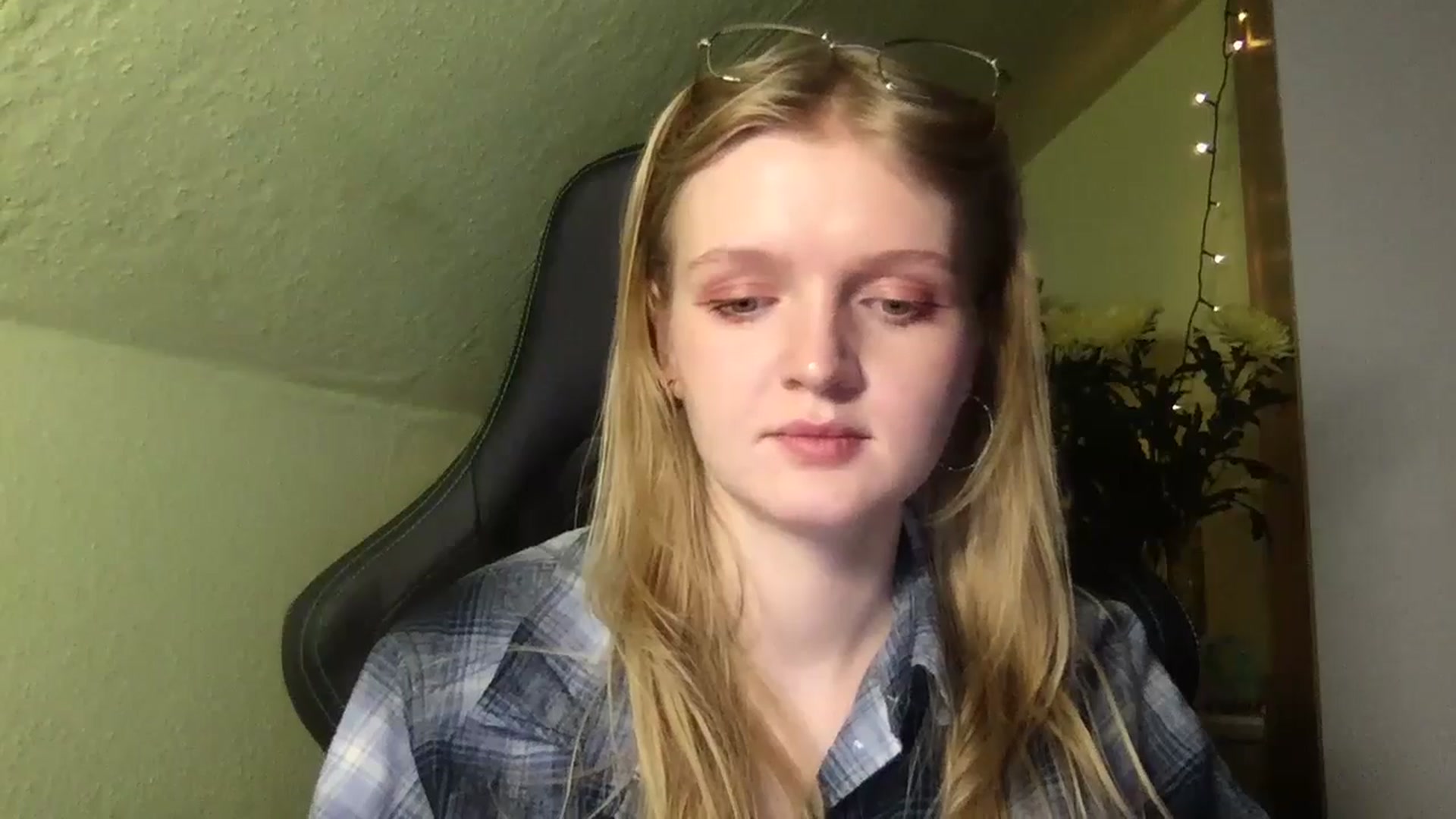 Gallery image thumbnail from Lovely_Kitten's myfreecams stream on, 05/04/2026, 21:45 image 15 of 20