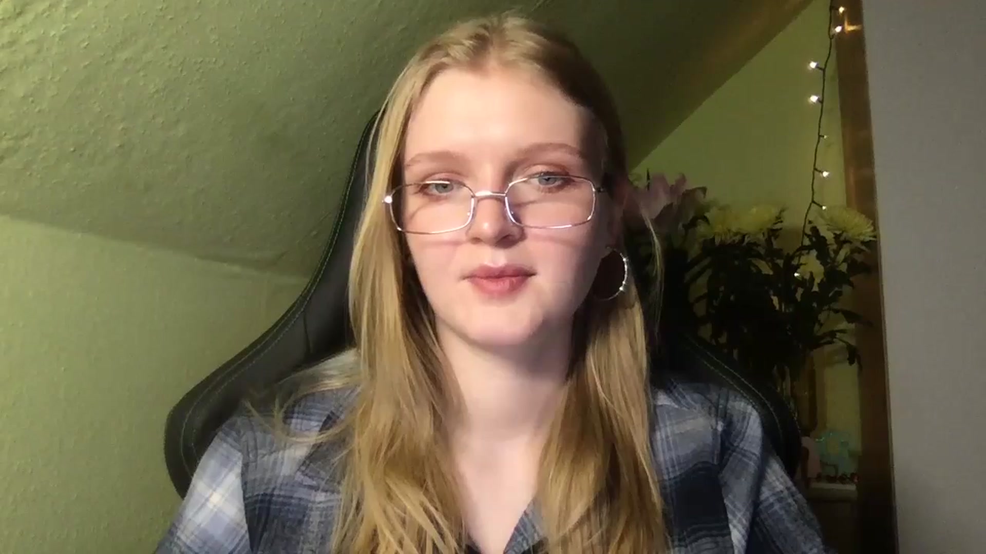 Gallery image thumbnail from Lovely_Kitten's myfreecams stream on, 05/04/2026, 21:45 image 4 of 20