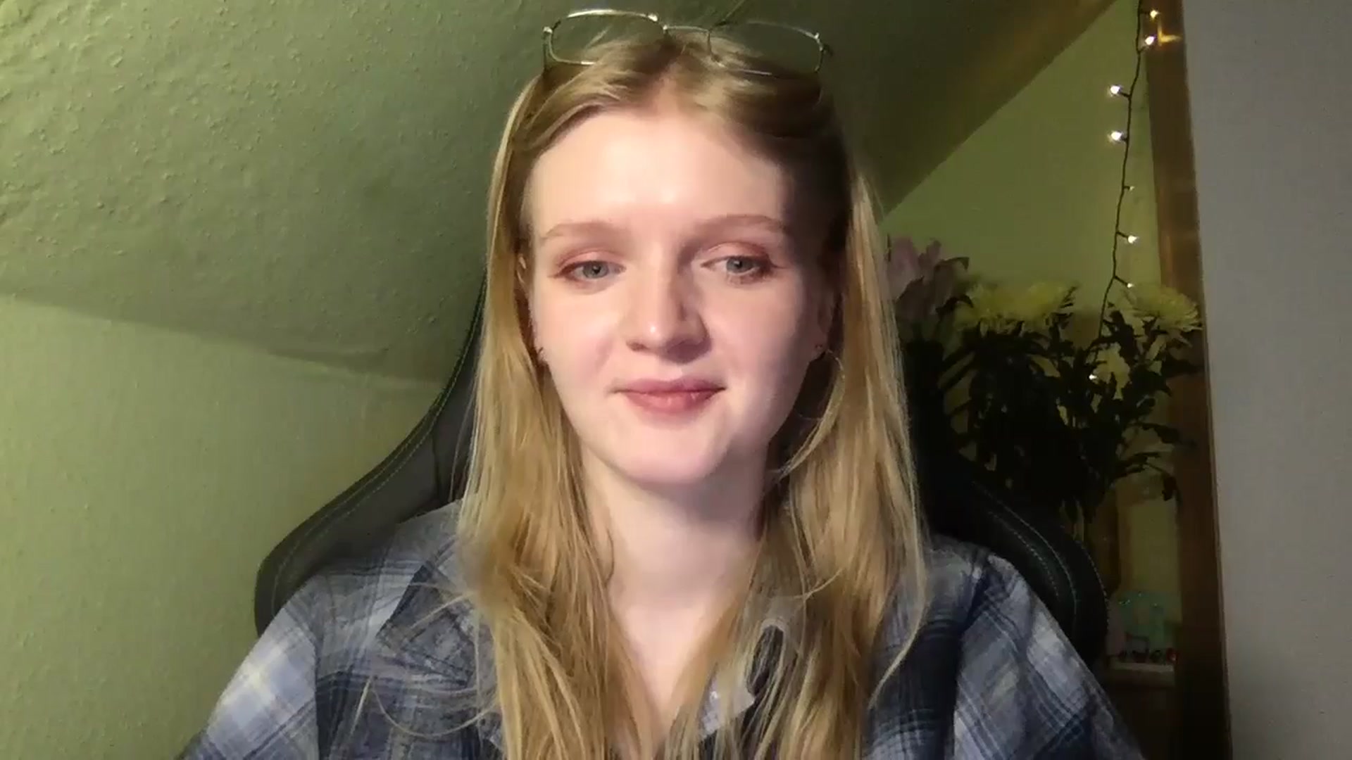 Gallery image thumbnail from Lovely_Kitten's myfreecams stream on, 05/04/2026, 21:45 image 14 of 20