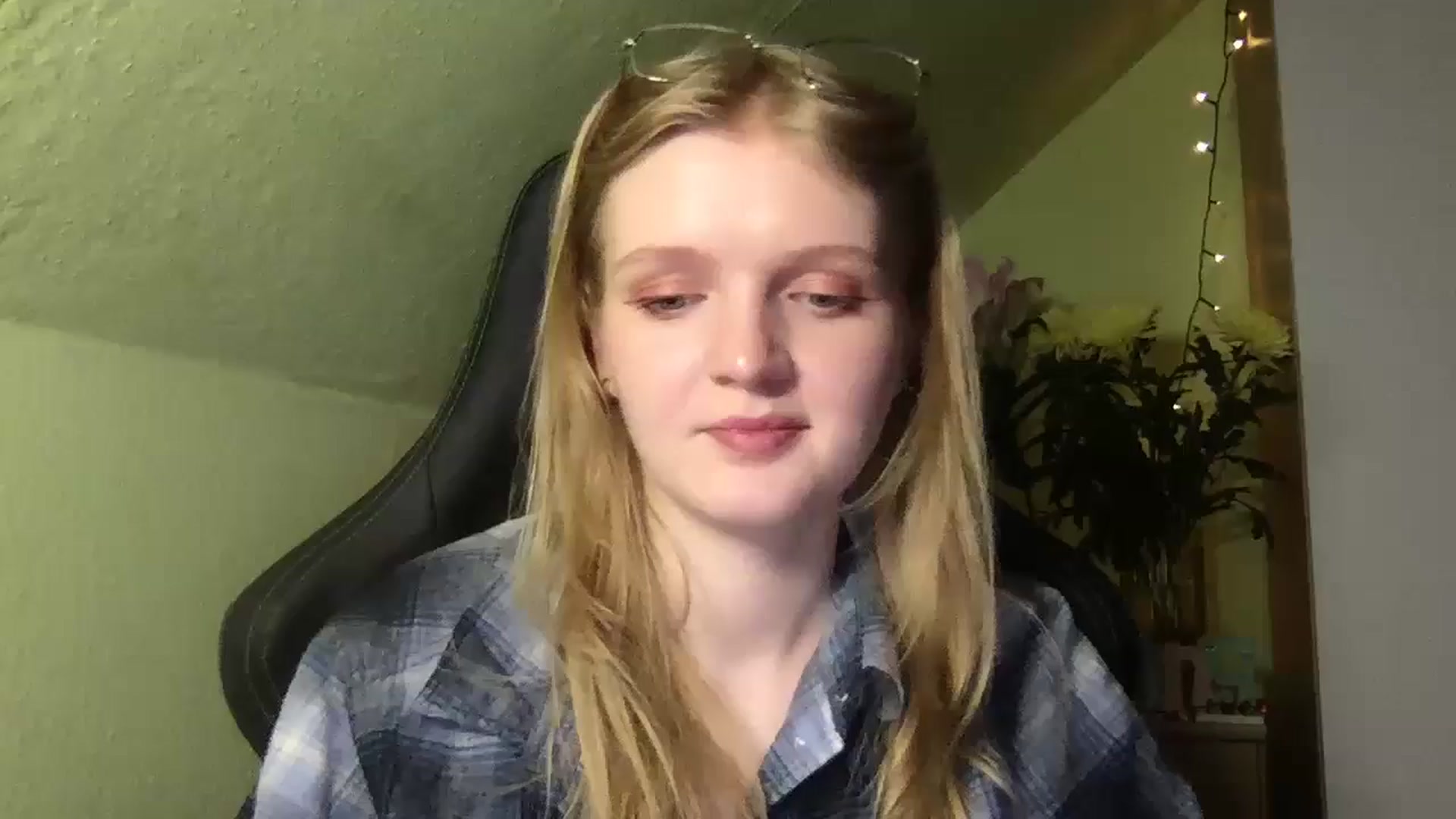 Gallery image thumbnail from Lovely_Kitten's myfreecams stream on, 05/04/2026, 21:45 image 17 of 20