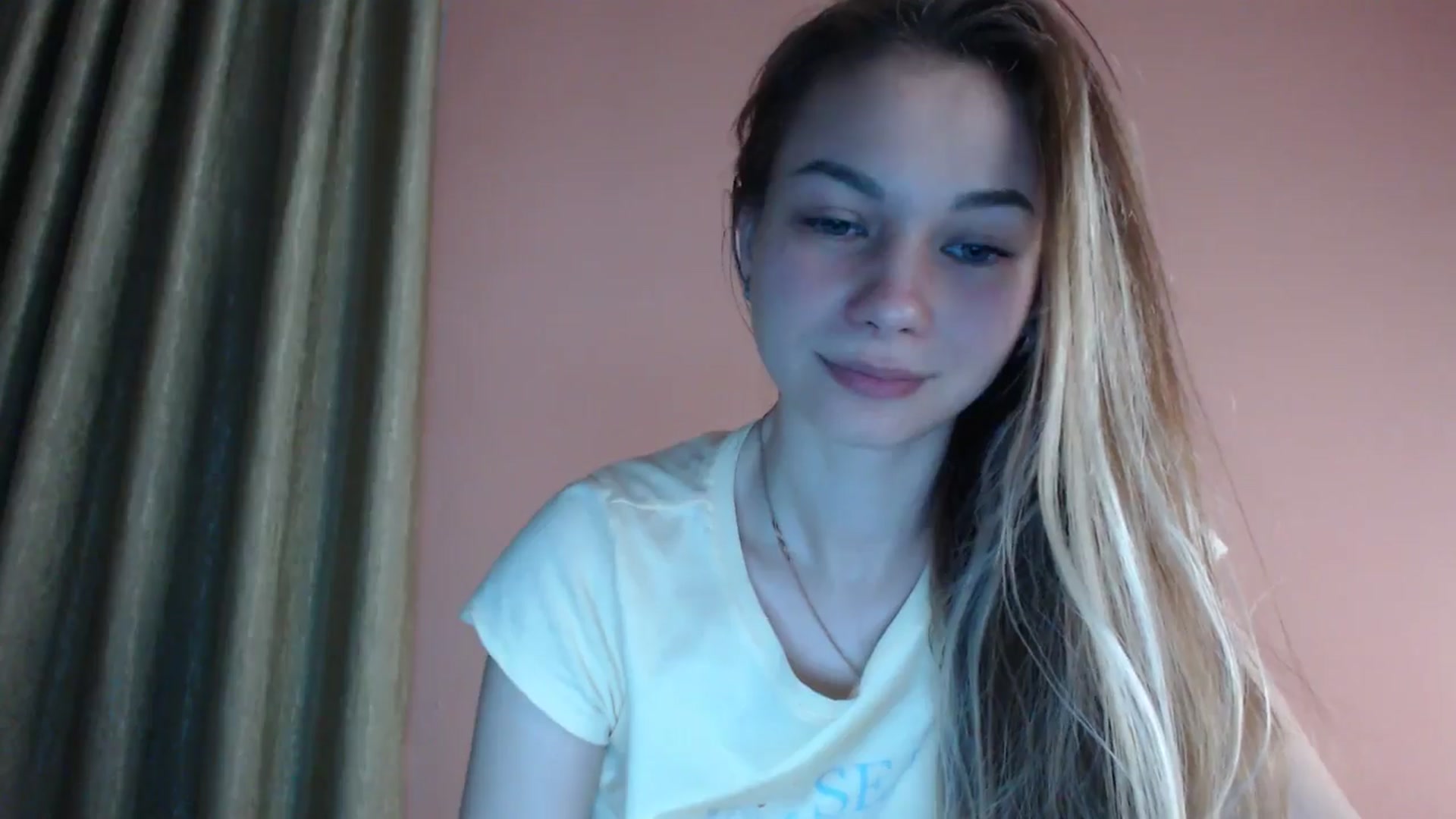 Gallery image thumbnail from Lovely_NataUA's myfreecams stream on, 09/29/2025, 24:02 image 5 of 20