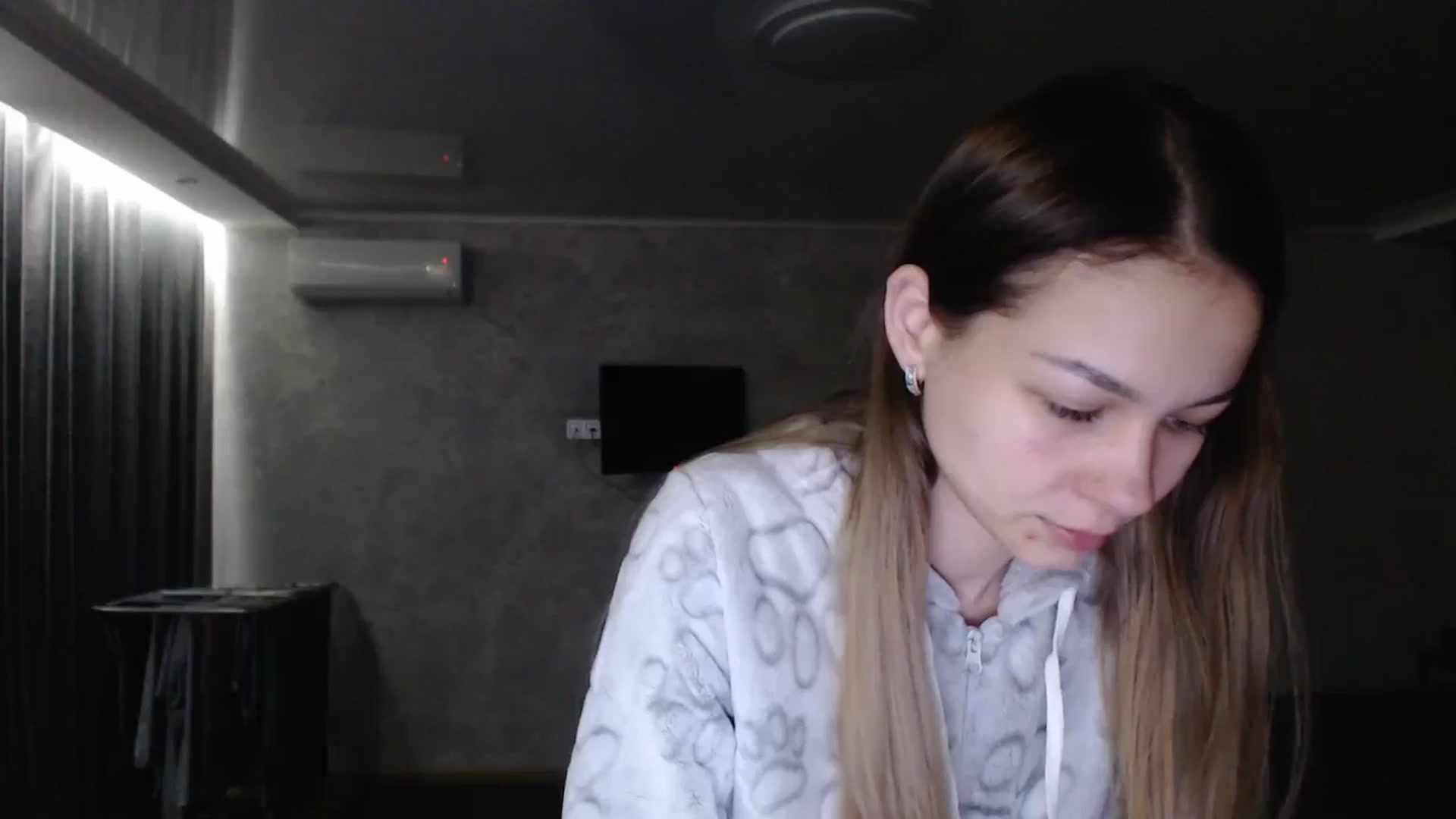 Gallery image thumbnail from Lovely_NataUA's myfreecams stream on, 01/18/2026, 24:01 image 8 of 20