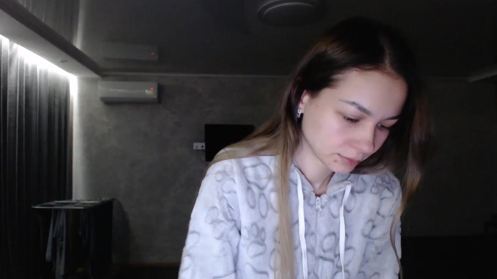Gallery image thumbnail from Lovely_NataUA's myfreecams stream on, 01/18/2026, 24:01 image 9 of 20