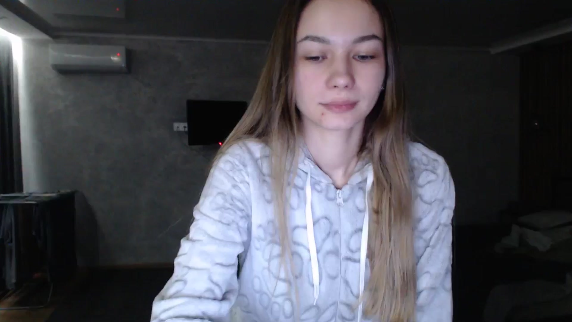 Gallery image thumbnail from Lovely_NataUA's myfreecams stream on, 01/18/2026, 24:35 image 9 of 20