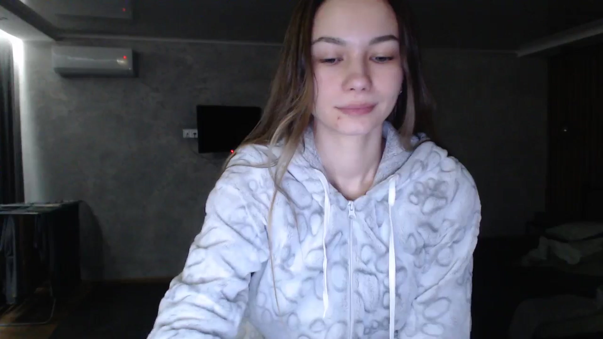 Gallery image thumbnail from Lovely_NataUA's myfreecams stream on, 01/18/2026, 24:35 image 13 of 20
