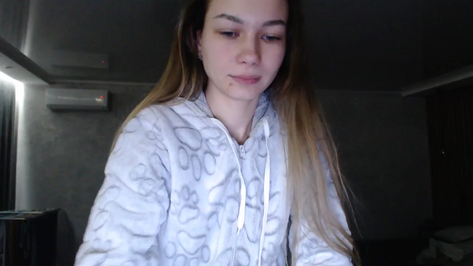 Gallery image thumbnail from Lovely_NataUA's myfreecams stream on, 01/18/2026, 24:35 image 19 of 20