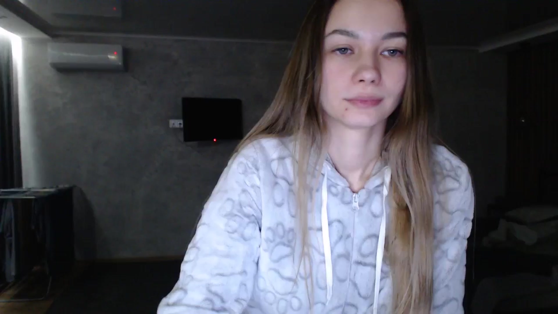 Gallery image thumbnail from Lovely_NataUA's myfreecams stream on, 01/18/2026, 24:35 image 7 of 20
