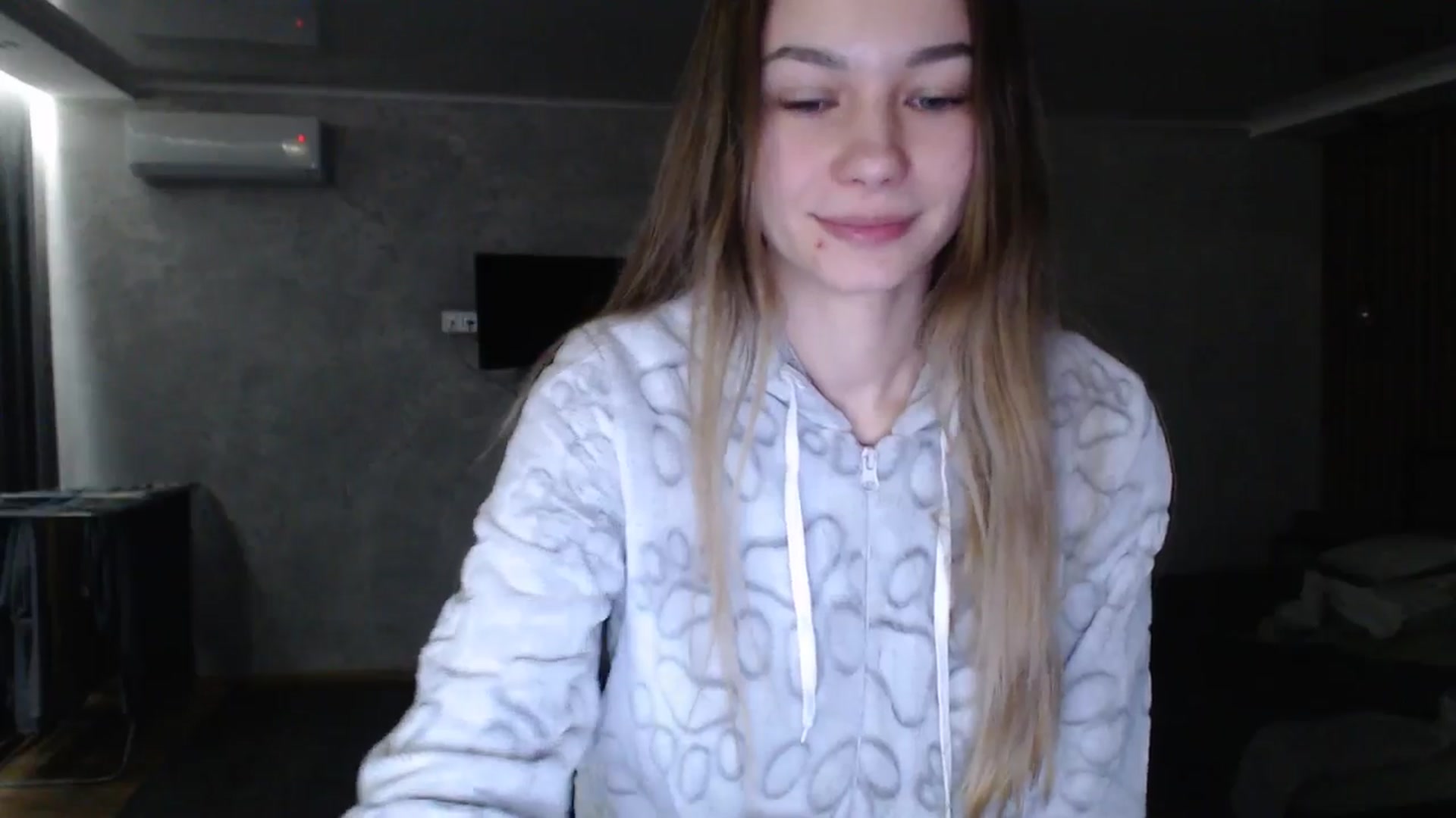 Gallery image thumbnail from Lovely_NataUA's myfreecams stream on, 01/18/2026, 24:35 image 3 of 20