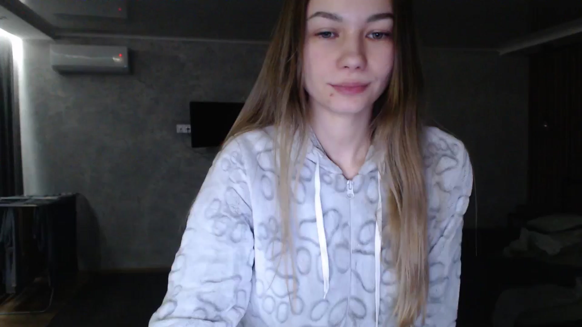 Gallery image thumbnail from Lovely_NataUA's myfreecams stream on, 01/18/2026, 24:35 image 6 of 20